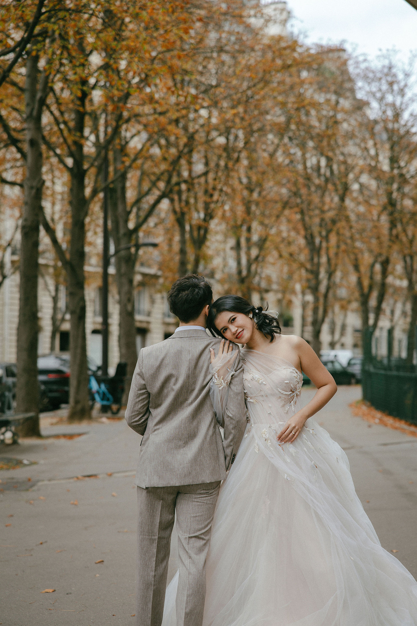 Paris Pre-Wedding Photoshoot | Place du Trocadéro, Avenue de Camoëns, Parisian Café, Tuileries Garden & Louvre at Avenue de Camoëns pre-wedding photo