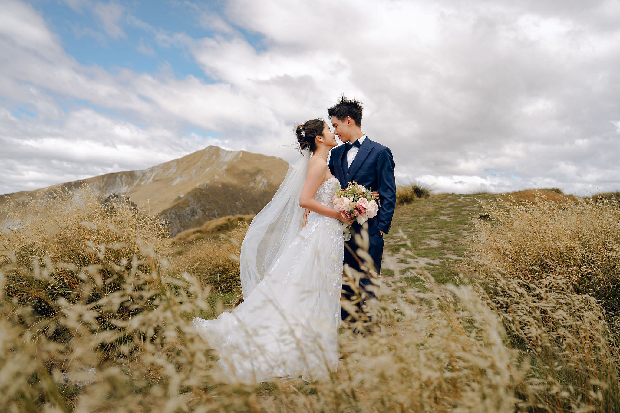 New Zealand Pre-Wedding Photoshoot | Coromandel Peak, Queenstown Highway & Alpaca Farm at Coromandel Peak pre-wedding photo