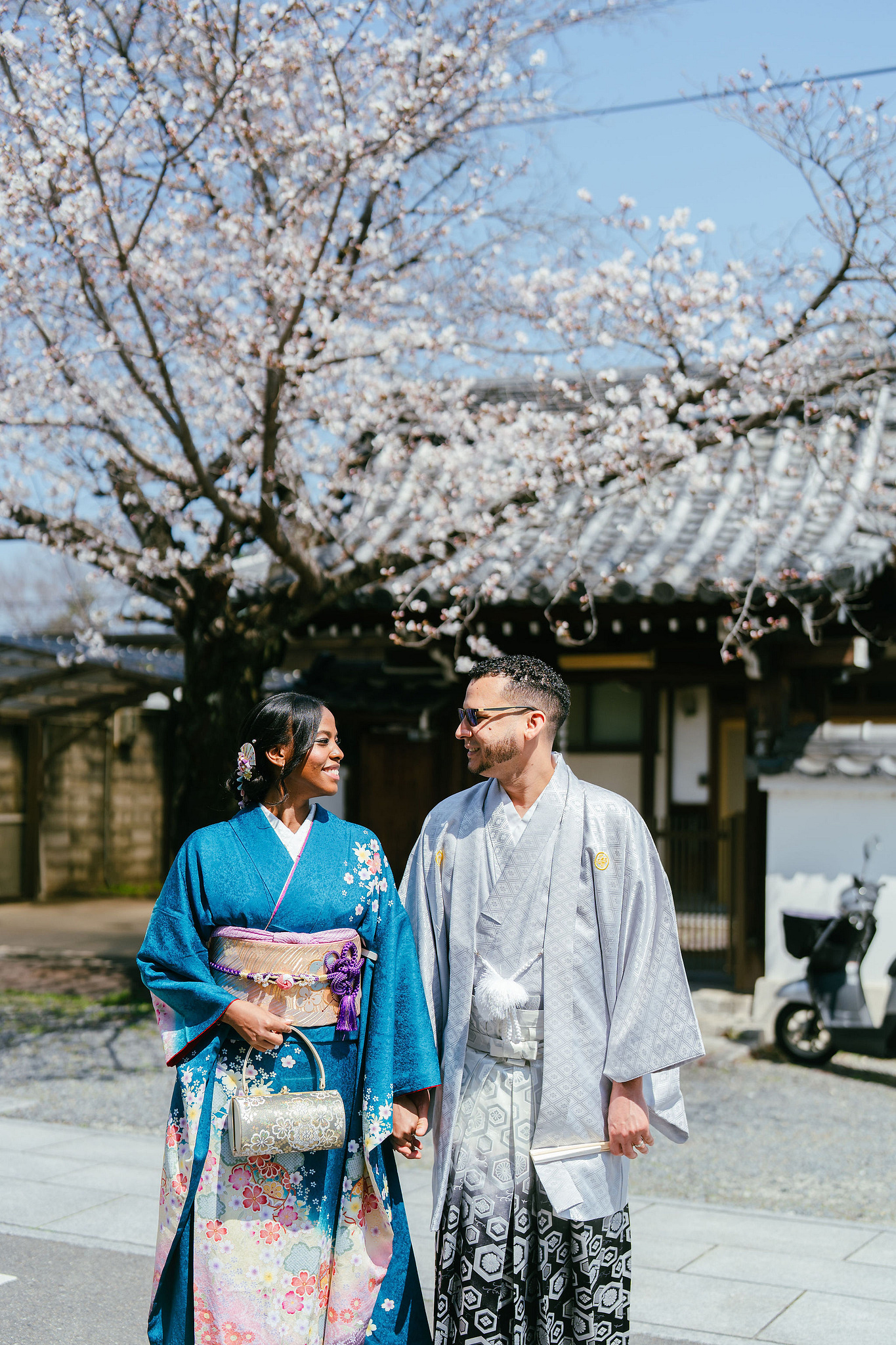 Kyoto Post-Wedding Photoshoot | Gion, Nara Deer Park & Mt. Wakakusa at Gion pre-wedding photo