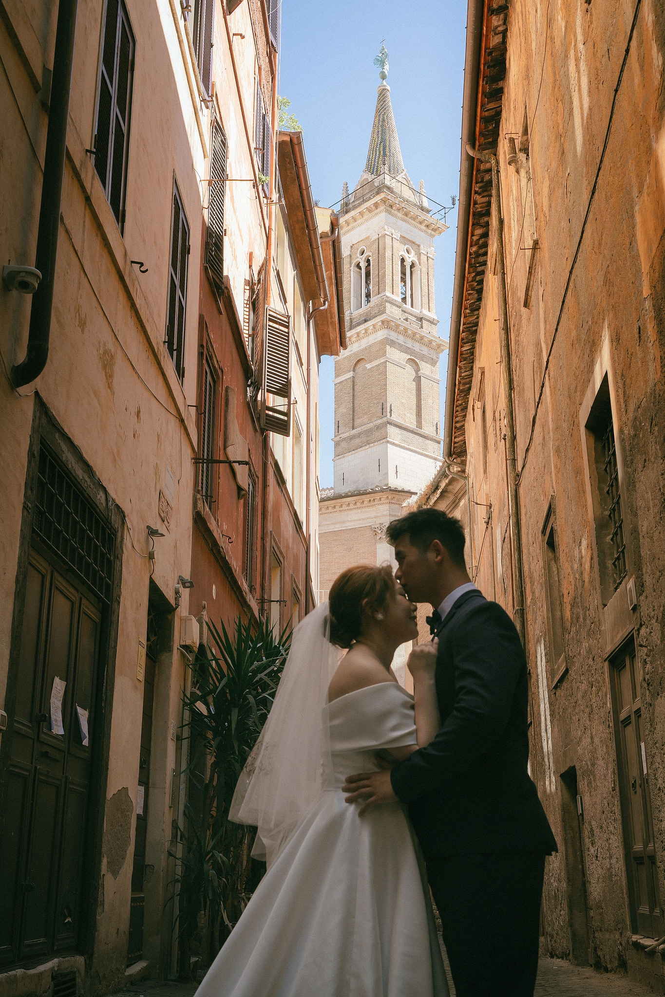Rome Pre-Wedding Photoshoot | Rome Streets, Capitoline Hill, Basilica of St. Anthony, Villa Borghese & Giardino di Sant’Alessio at Rome Streets pre-wedding photo