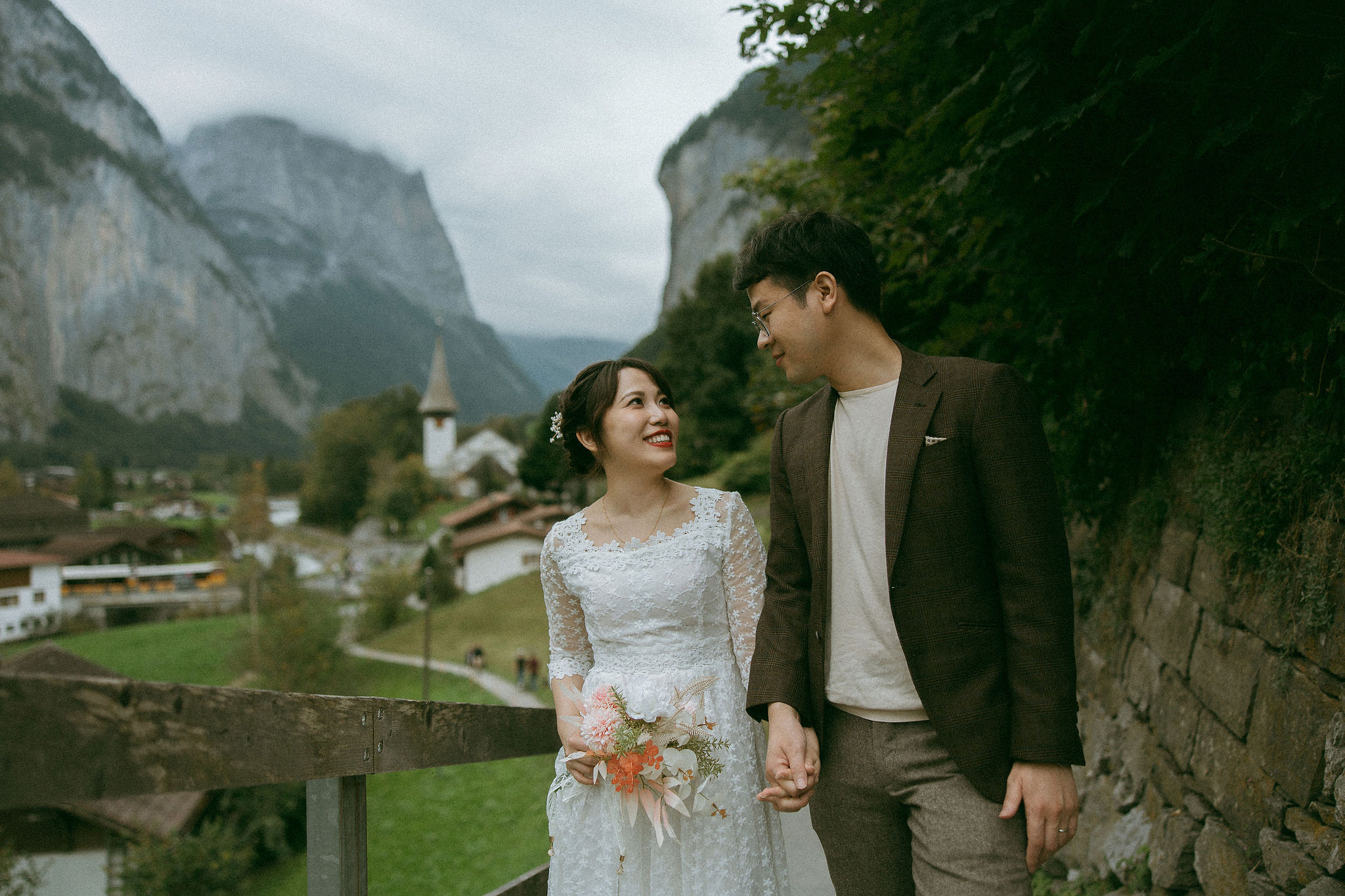 Switzerland Honeymoon Photoshoot Lucerne City Grindelwald First Cliff Lauterbrunnen Village at Lauterbrunnen pre-wedding photo