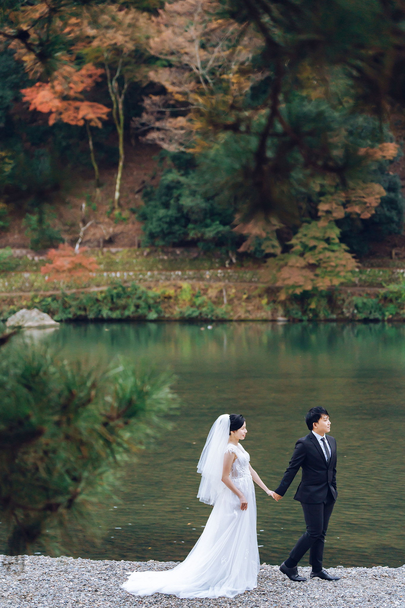 Kyoto Pre-Wedding Photoshoot | Traditional Higashiyama, Arashiyama Hills & Nighttime Railway at Arashiyama Area & Hillside pre-wedding photo