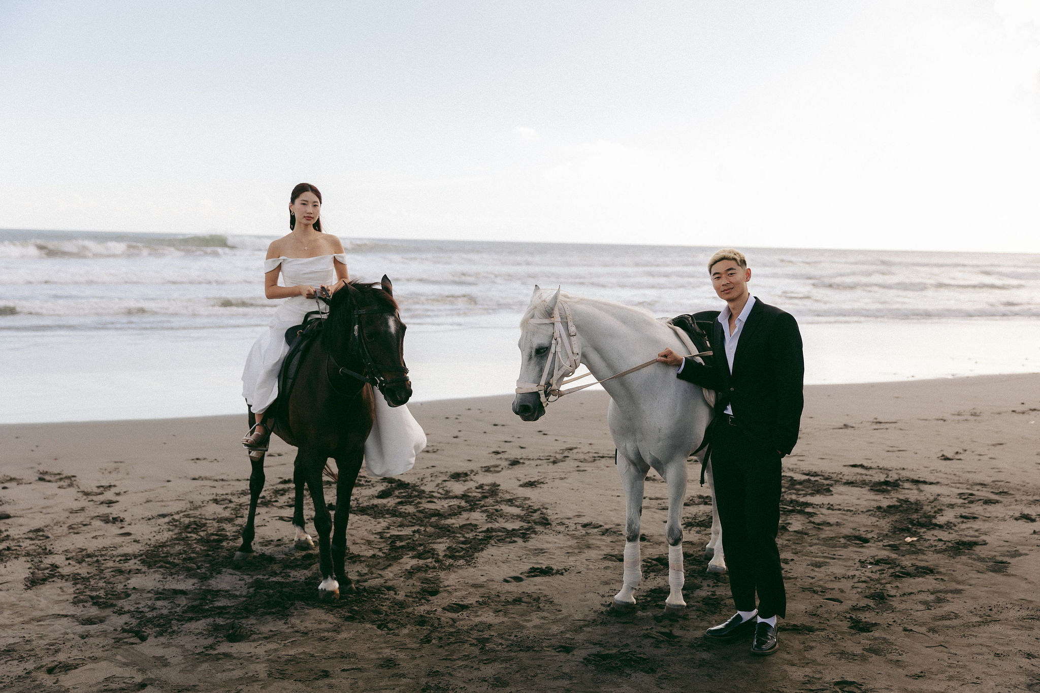 Bali Pre-Wedding Photoshoot | Mt. Batur Pinggan Village, Gelato Diner & Black Sand Beach at Beach   pre-wedding photo