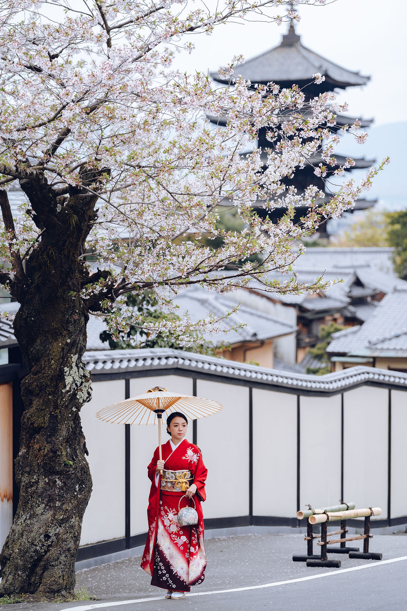 Kyoto Pre-Wedding Photoshoot | Historic Higashiyama Streets, Keage Incline & Nara Park at Higashiyama & Yasaka Pagoda pre-wedding photo