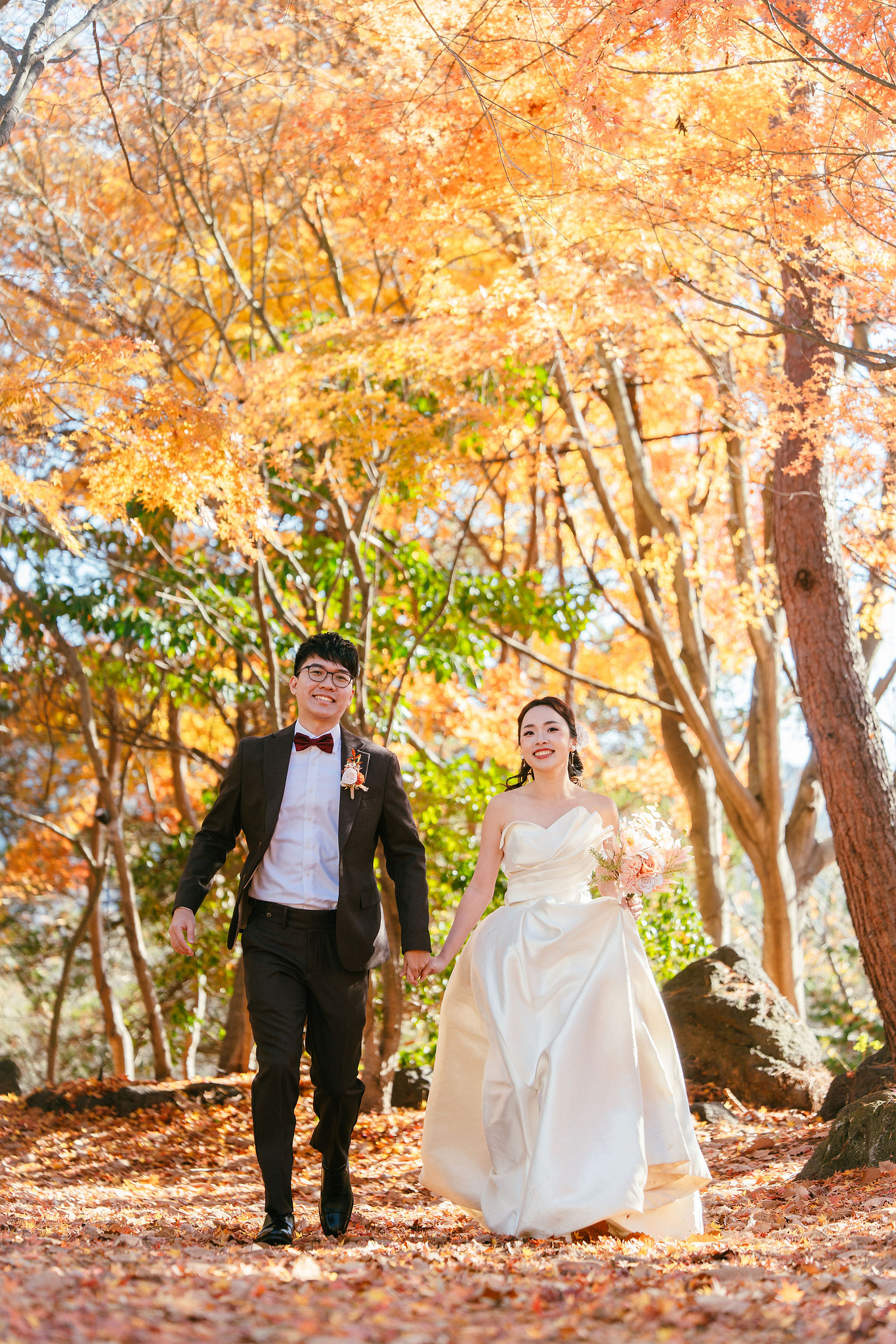 Tokyo & Mt Fuji Pre-Wedding Photoshoot | Asakusa Temple, Maple Corridor, Susuki Fields & Lake Kawaguchiko at Maple Corridor pre-wedding photo