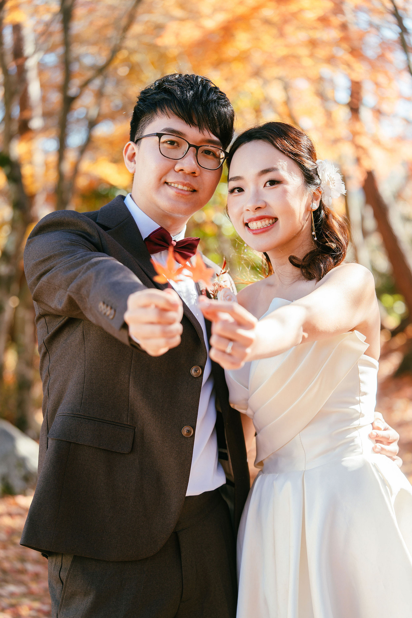 Tokyo & Mt Fuji Pre-Wedding Photoshoot | Asakusa Temple, Maple Corridor, Susuki Fields & Lake Kawaguchiko at Maple Corridor pre-wedding photo