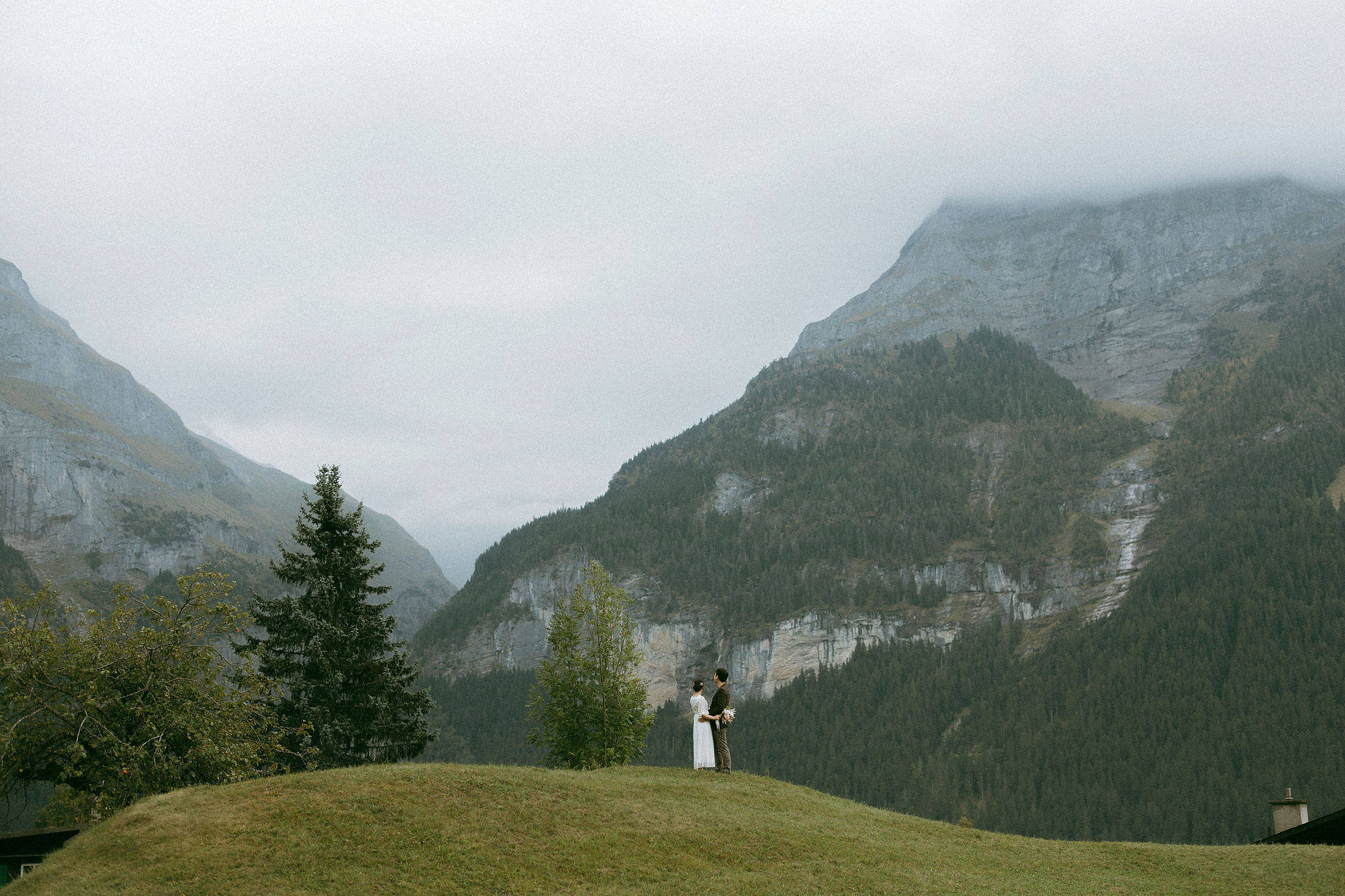 Switzerland Honeymoon Photoshoot Lucerne City Grindelwald First Cliff Lauterbrunnen Village at Lauterbrunnen pre-wedding photo