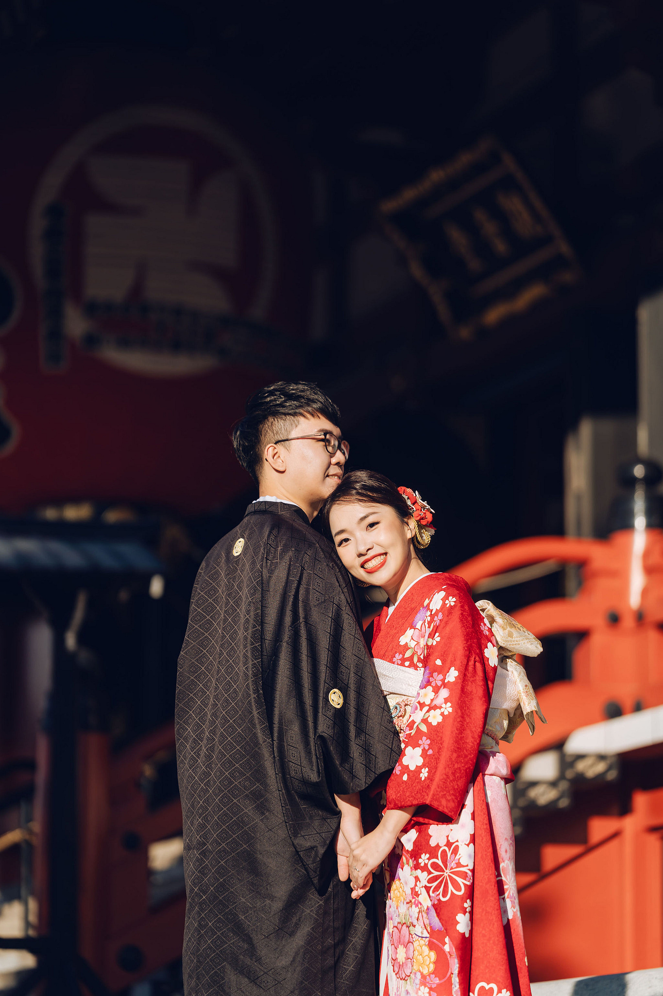 Tokyo & Mt Fuji Pre-Wedding Photoshoot | Asakusa Temple, Maple Corridor, Susuki Fields & Lake Kawaguchiko at Asakusa Temple pre-wedding photo