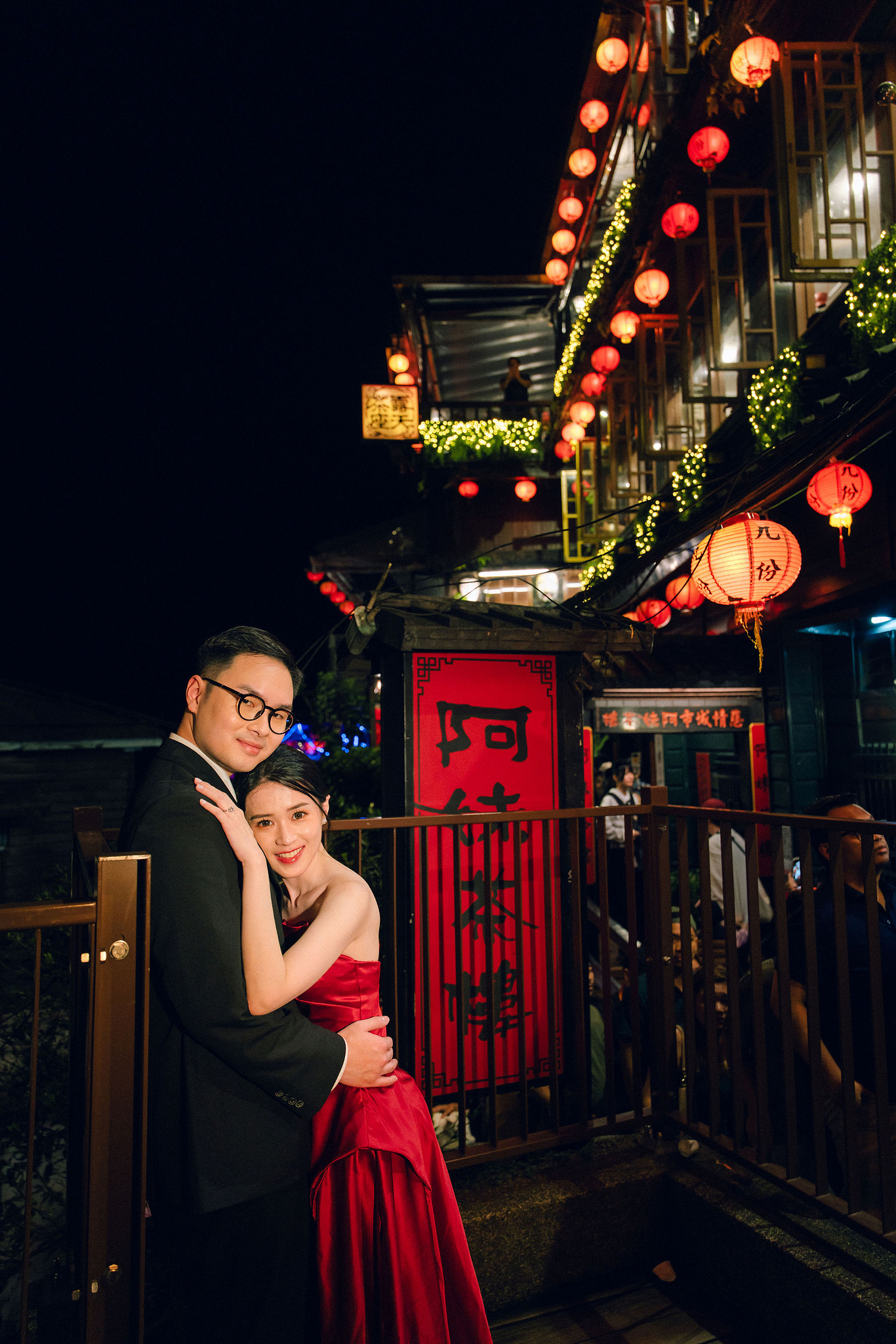 Taiwan Pre-Wedding Photoshoot | Dadaocheng, Shifen & Jiufen at Jiufen pre-wedding photo