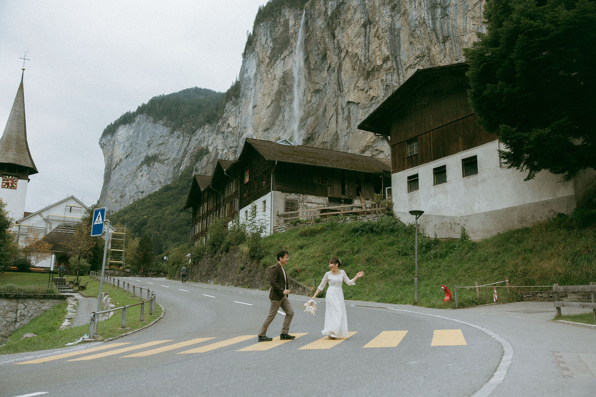 Switzerland Honeymoon Photoshoot Lucerne City Grindelwald First Cliff Lauterbrunnen Village at Lauterbrunnen pre-wedding photo