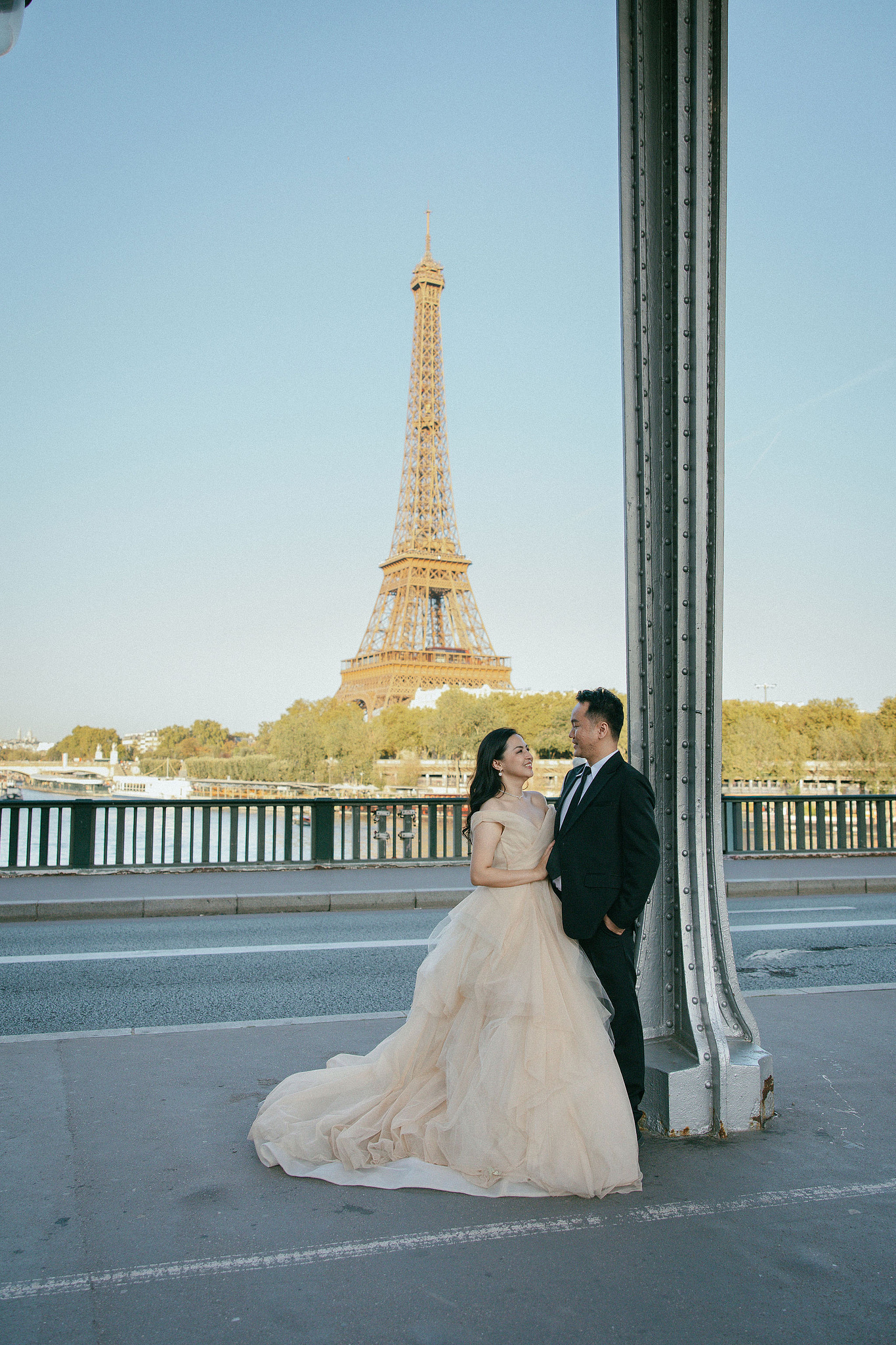 Paris Autumn Pre-Wedding Photoshoot | Avenue de Camoëns, Tuileries Garden, Louvre, Pont Alexandre III & Bir-Hakeim Bridge at Bir-Hakeim Bridge pre-wedding photo