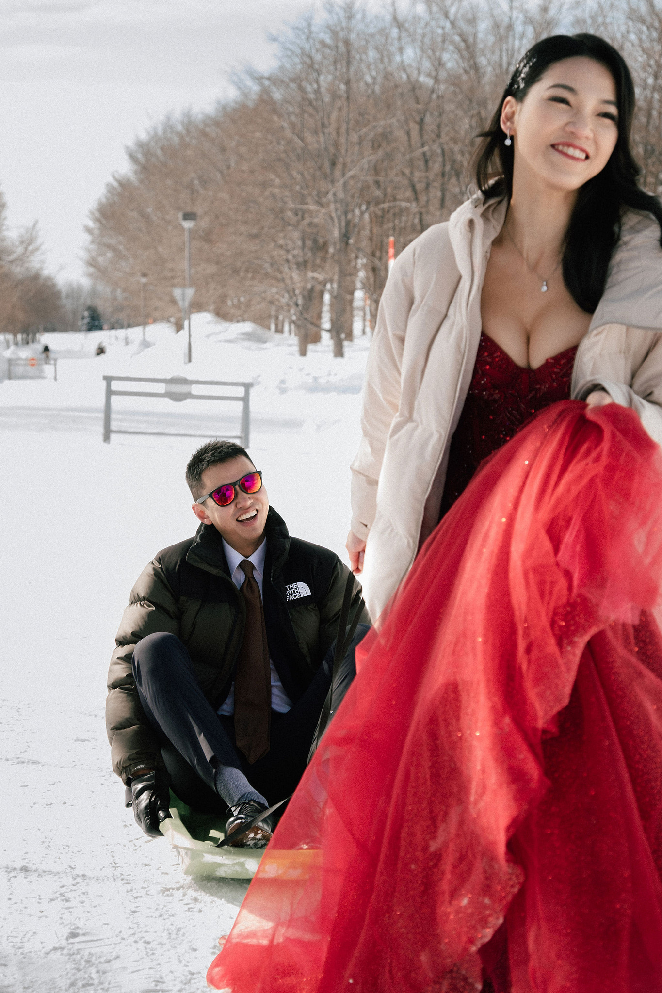 Hokkaido Pre-Wedding Photoshoot with Iyahiko Shrine, Nakajima Park, Moerenuma Park & Otaru Canal at Moerenuma Park pre-wedding photo