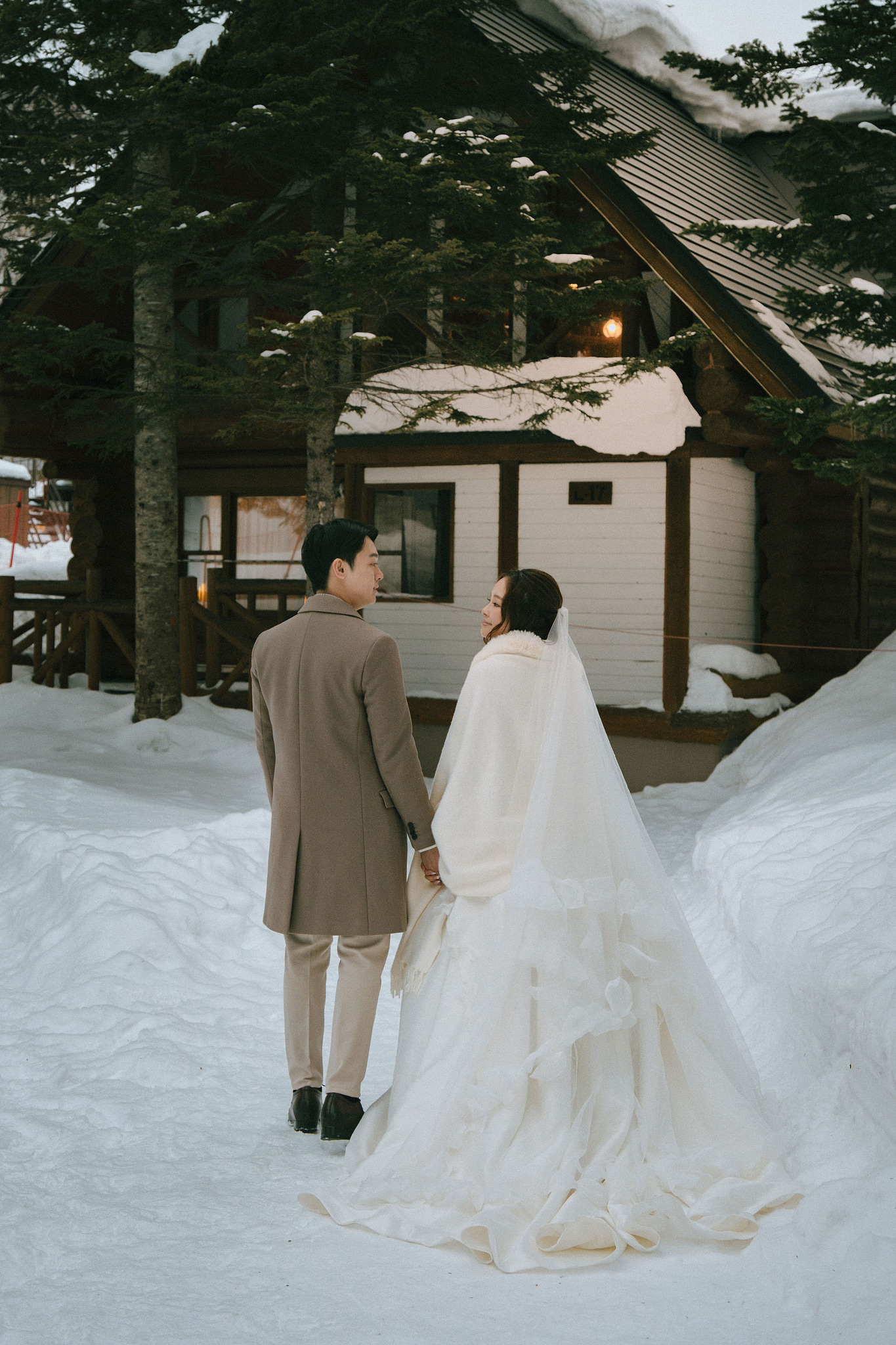 Hokkaido Pre-Wedding Photoshoot | Birch Forest, Rusutsu Resort & Hirafu Village at Rusutsu Resort pre-wedding photo