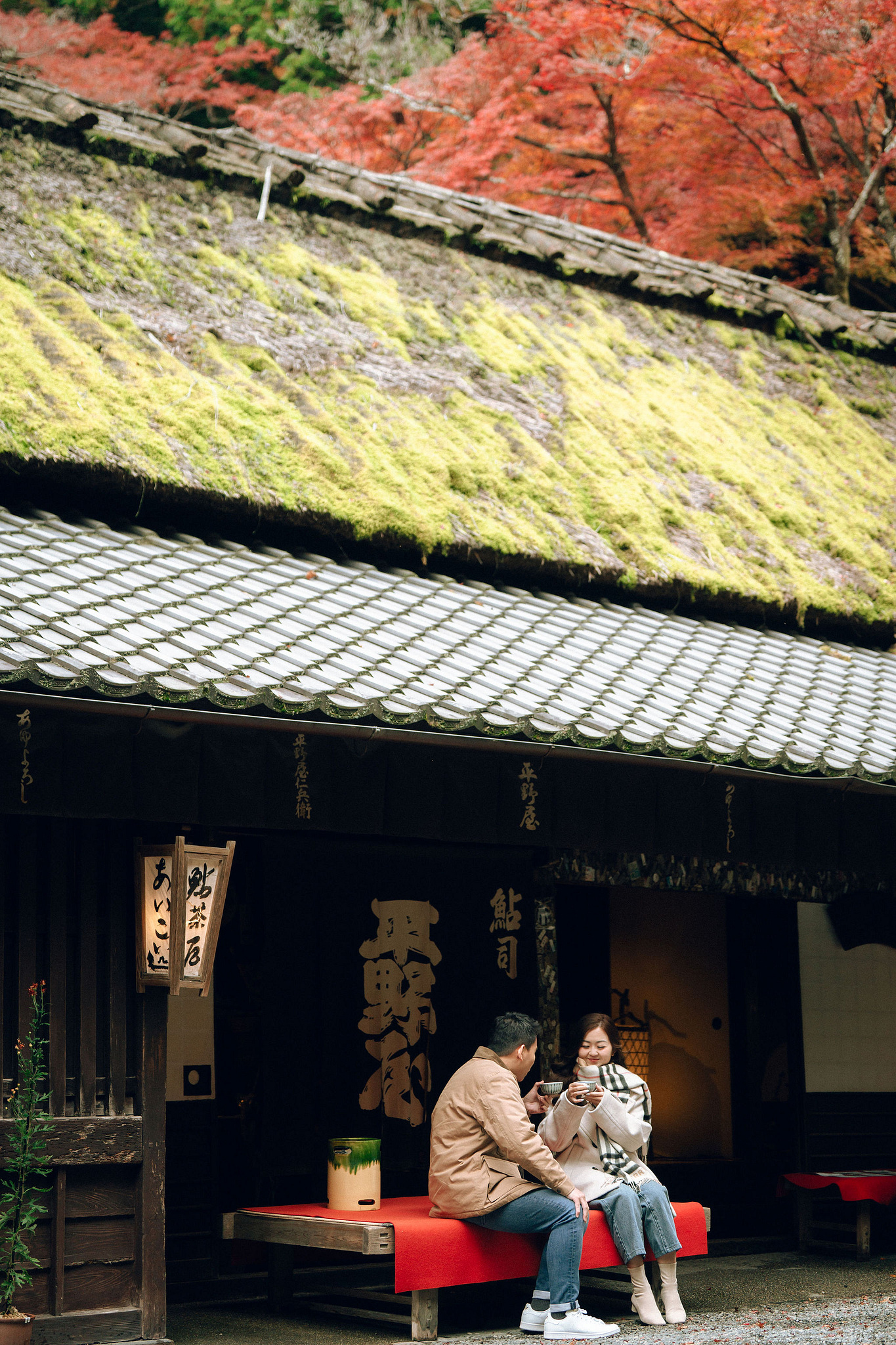 Kyoto Pre-Wedding Photoshoot | Arashiyama River, Arashiyama Temple & Mt. Wakakusa at Arashiyama Temple pre-wedding photo