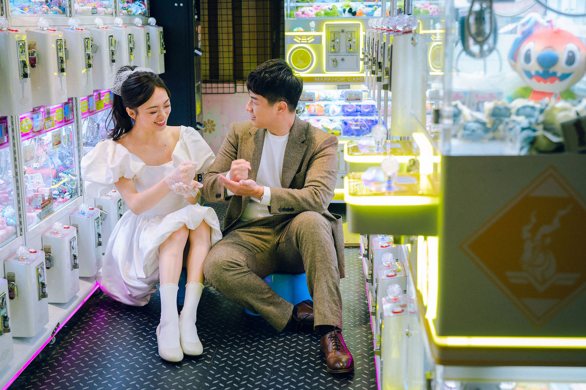 Taiwan Pre-Wedding Photoshoot | Dadaocheng, Nanjing Road & Huaxi Street at Huaxi Street pre-wedding photo