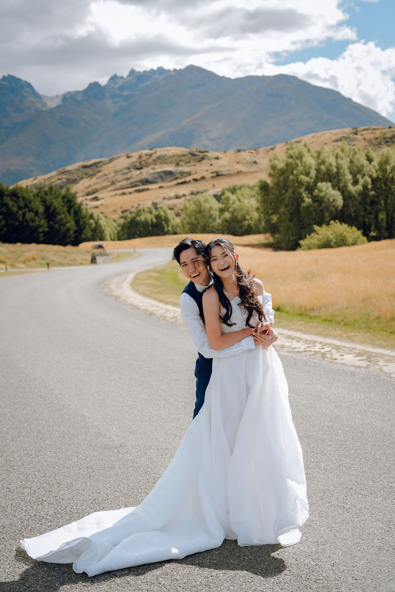 New Zealand Pre-Wedding Photoshoot | Coromandel Peak, Queenstown Highway & Alpaca Farm at Queenstown Highway pre-wedding photo