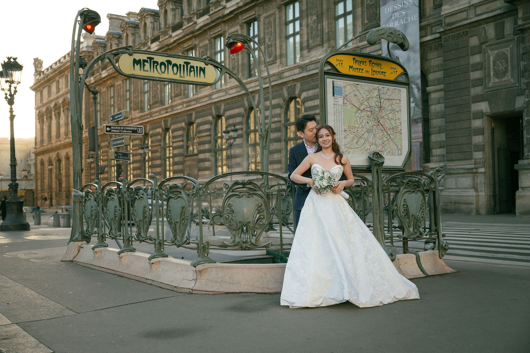 Paris Sunrise Pre-Wedding Photoshoot | Place du Trocadéro, Louvre, Parisian Café & Bir-Hakeim Bridge 巴黎日出婚紗攝影｜特羅卡德羅廣場、羅浮宮、巴黎咖啡館與比爾阿克姆橋 at Louvre pre-wedding photo