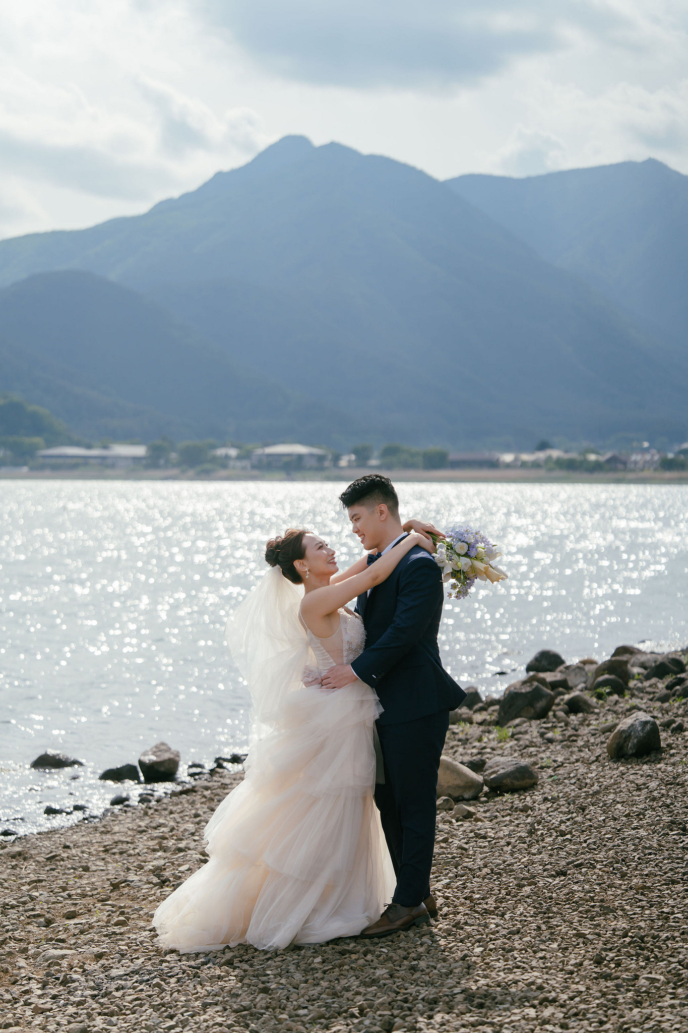 Mt. Fuji Pre-Wedding Photoshoot | Mt. Fuji Village, Oishi Park, Lake Kawaguchiko & Mt. Fuji Park at Lake Kawaguchiko pre-wedding photo