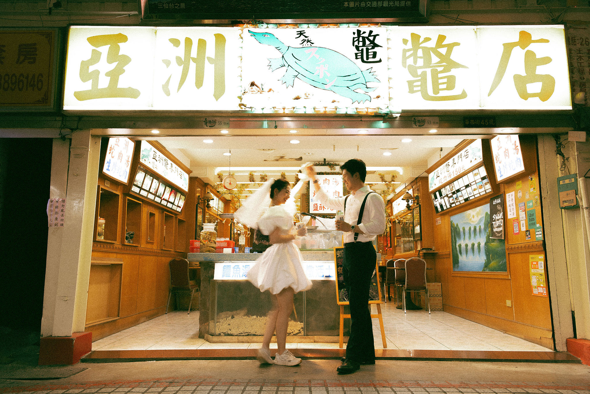 Taiwan Pre-Wedding Photoshoot Traditional Garden Qi Pao Experience Yangmingshan Vintage Night Market Shoot at Night Market pre-wedding photo