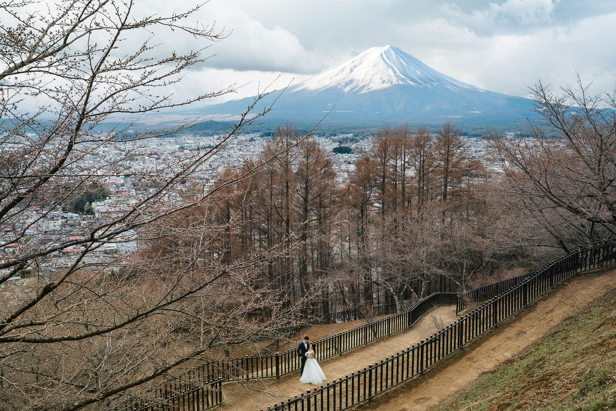 Tokyo & Mt Fuji Pre-Wedding Photoshoot | Tokyo Shrine, Chureito Pagoda & Lake Kawaguchiko at Chureito Pagoda pre-wedding photo