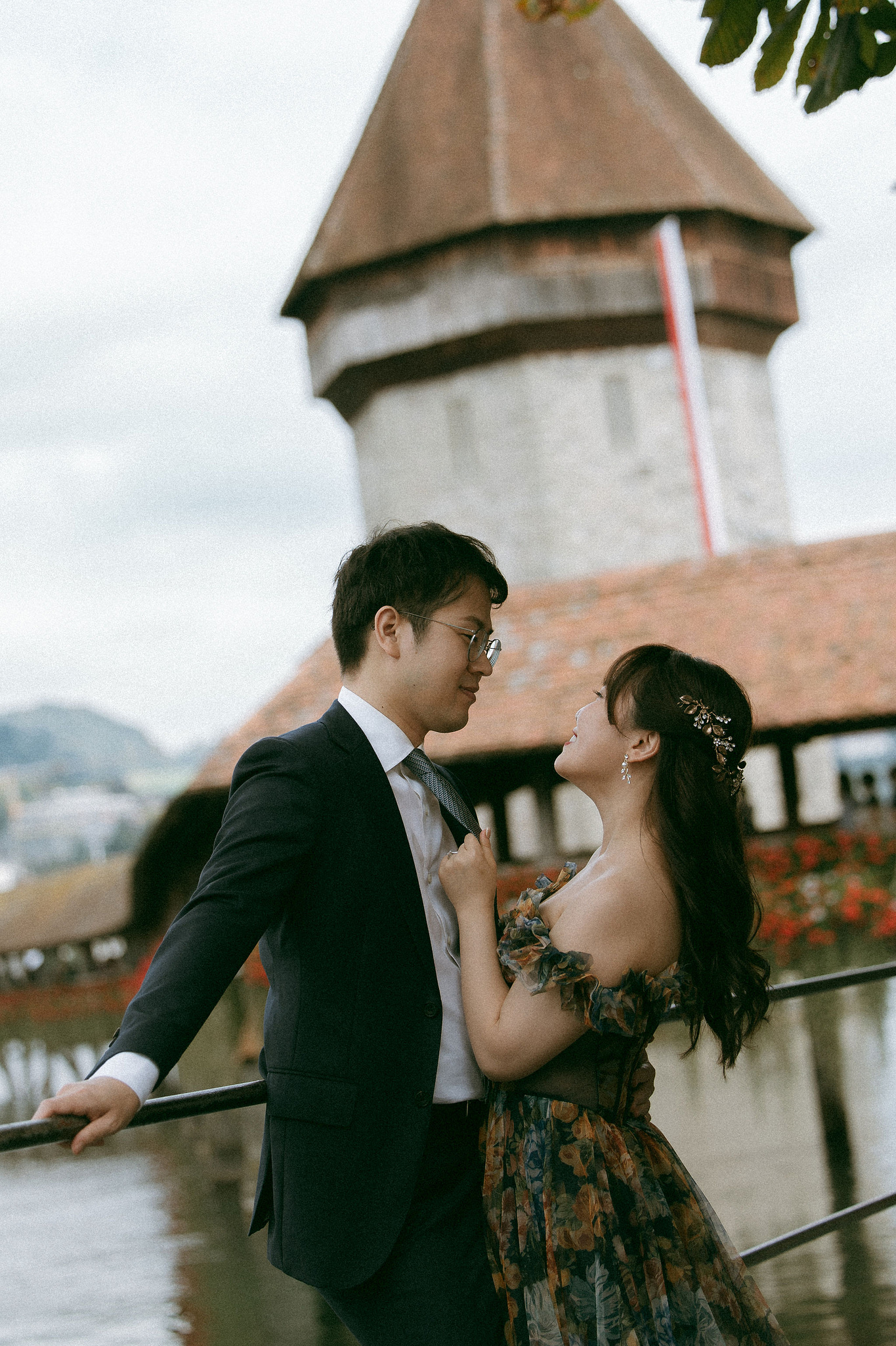 Switzerland Honeymoon Photoshoot Lucerne City Grindelwald First Cliff Lauterbrunnen Village at Lucerne pre-wedding photo