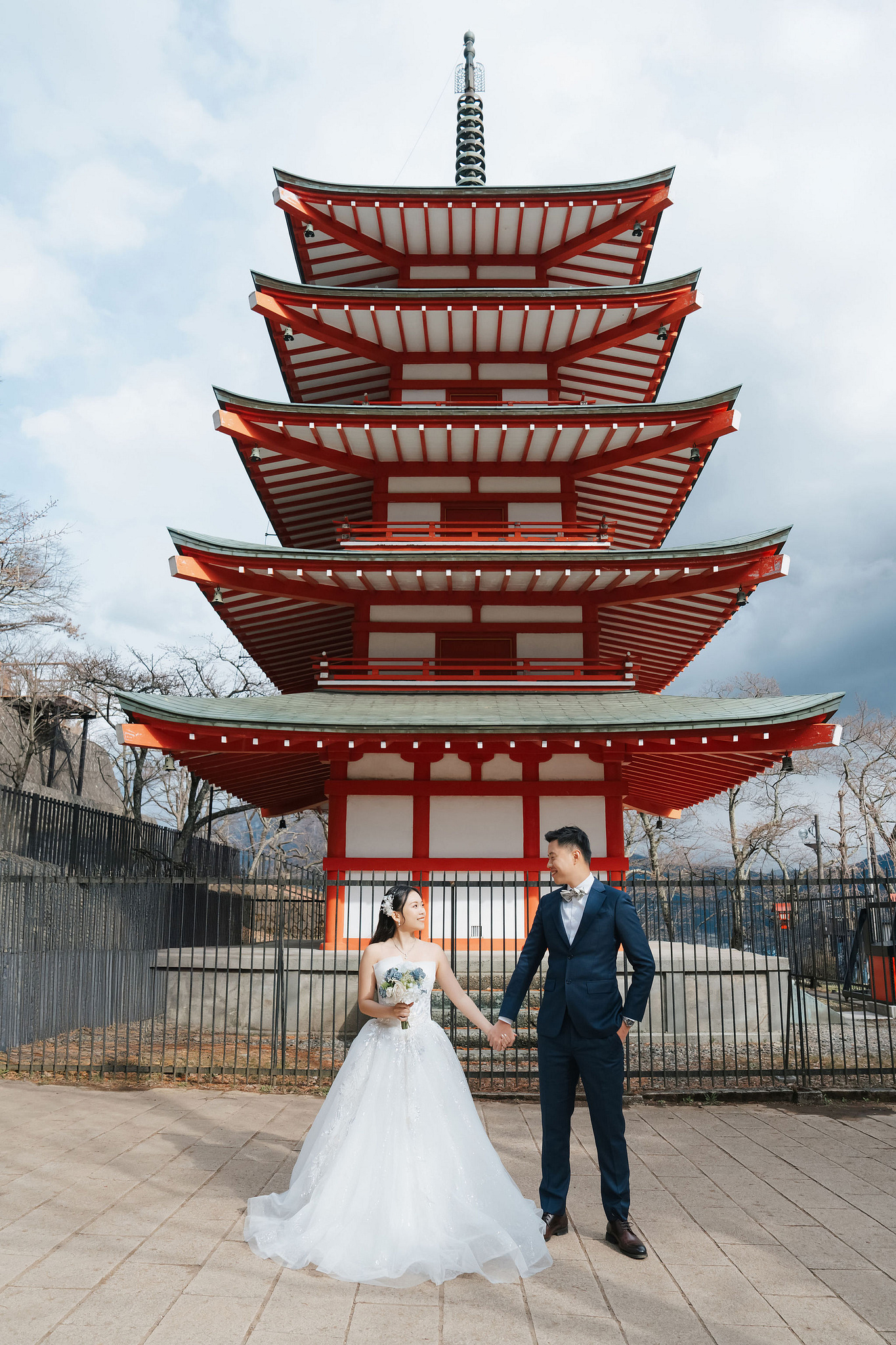 Tokyo & Mt Fuji Pre-Wedding Photoshoot | Tokyo Shrine, Chureito Pagoda & Lake Kawaguchiko at Chureito Pagoda pre-wedding photo