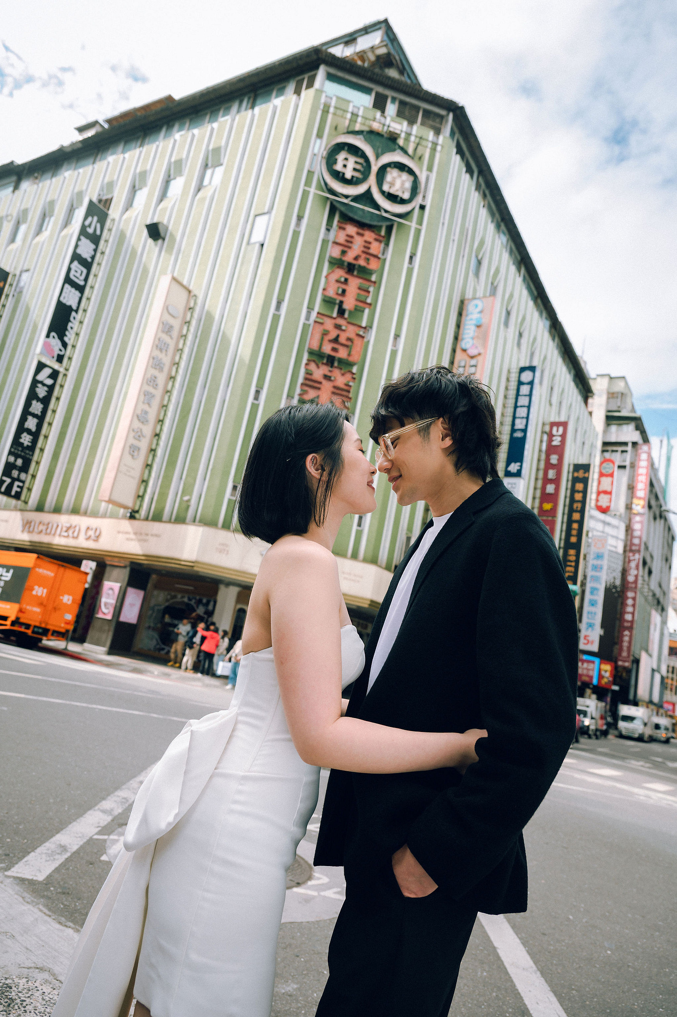 Taiwan Pre-Wedding Photoshoot | Ximending, Lengshuikeng & Jiufen at Ximending pre-wedding photo