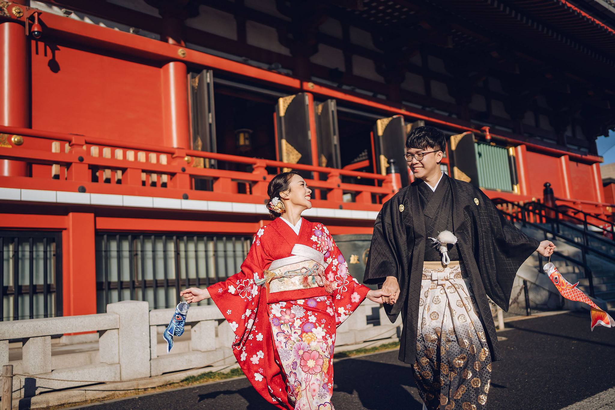 Tokyo & Mt Fuji Pre-Wedding Photoshoot | Asakusa Temple, Maple Corridor, Susuki Fields & Lake Kawaguchiko at Asakusa Temple pre-wedding photo
