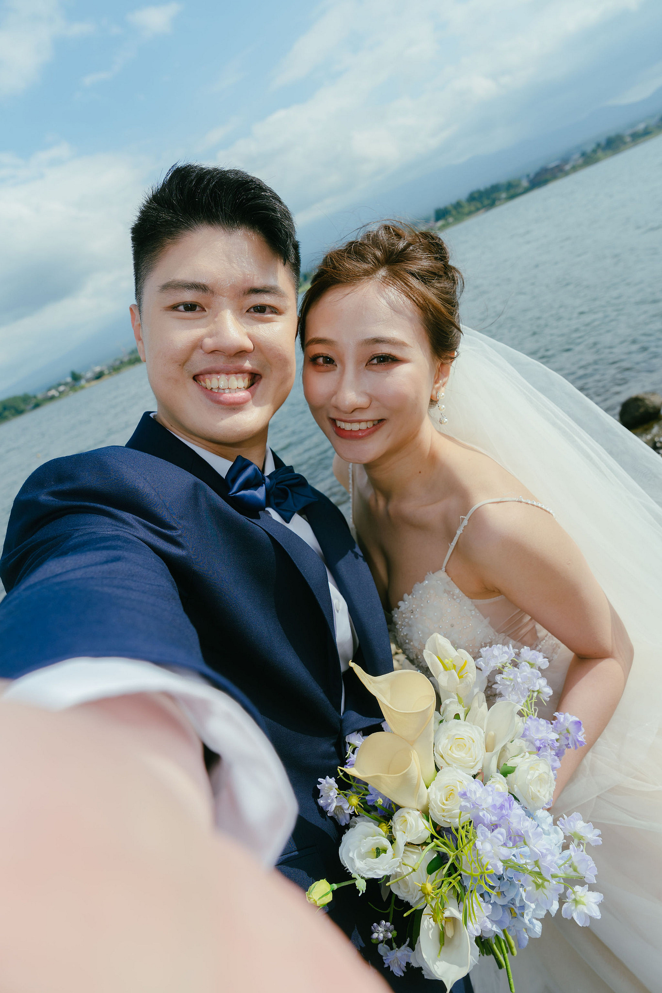 Mt. Fuji Pre-Wedding Photoshoot | Mt. Fuji Village, Oishi Park, Lake Kawaguchiko & Mt. Fuji Park at Lake Kawaguchiko pre-wedding photo