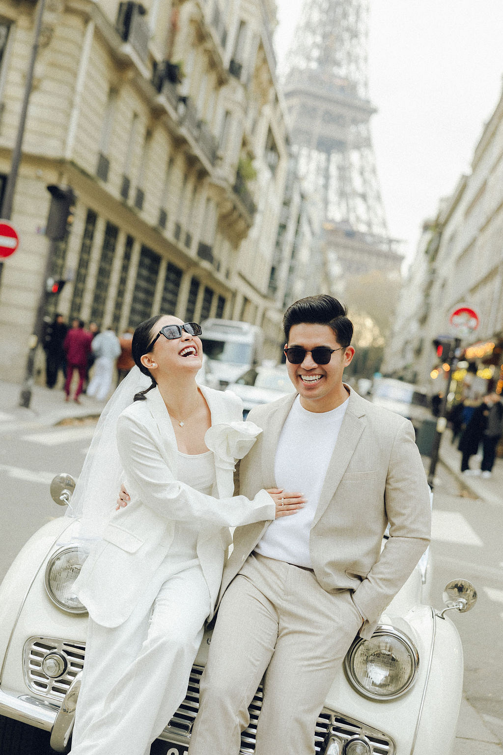 Paris Pre-Wedding Photoshoot with Eiﬀel Tower Louvre Museum Parisian Cafe Vintage Car Rooftop Night at Parisian Streets pre-wedding photo