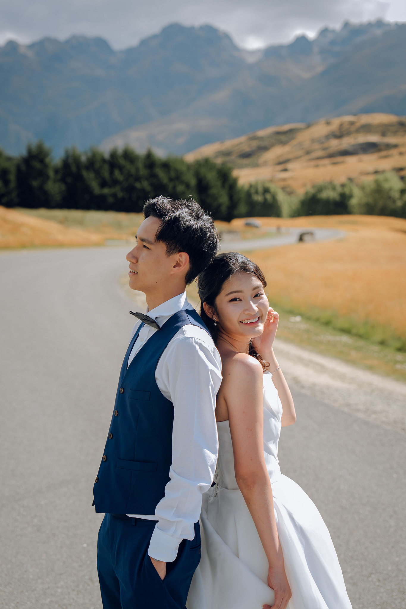 New Zealand Pre-Wedding Photoshoot | Coromandel Peak, Queenstown Highway & Alpaca Farm at Queenstown Highway pre-wedding photo