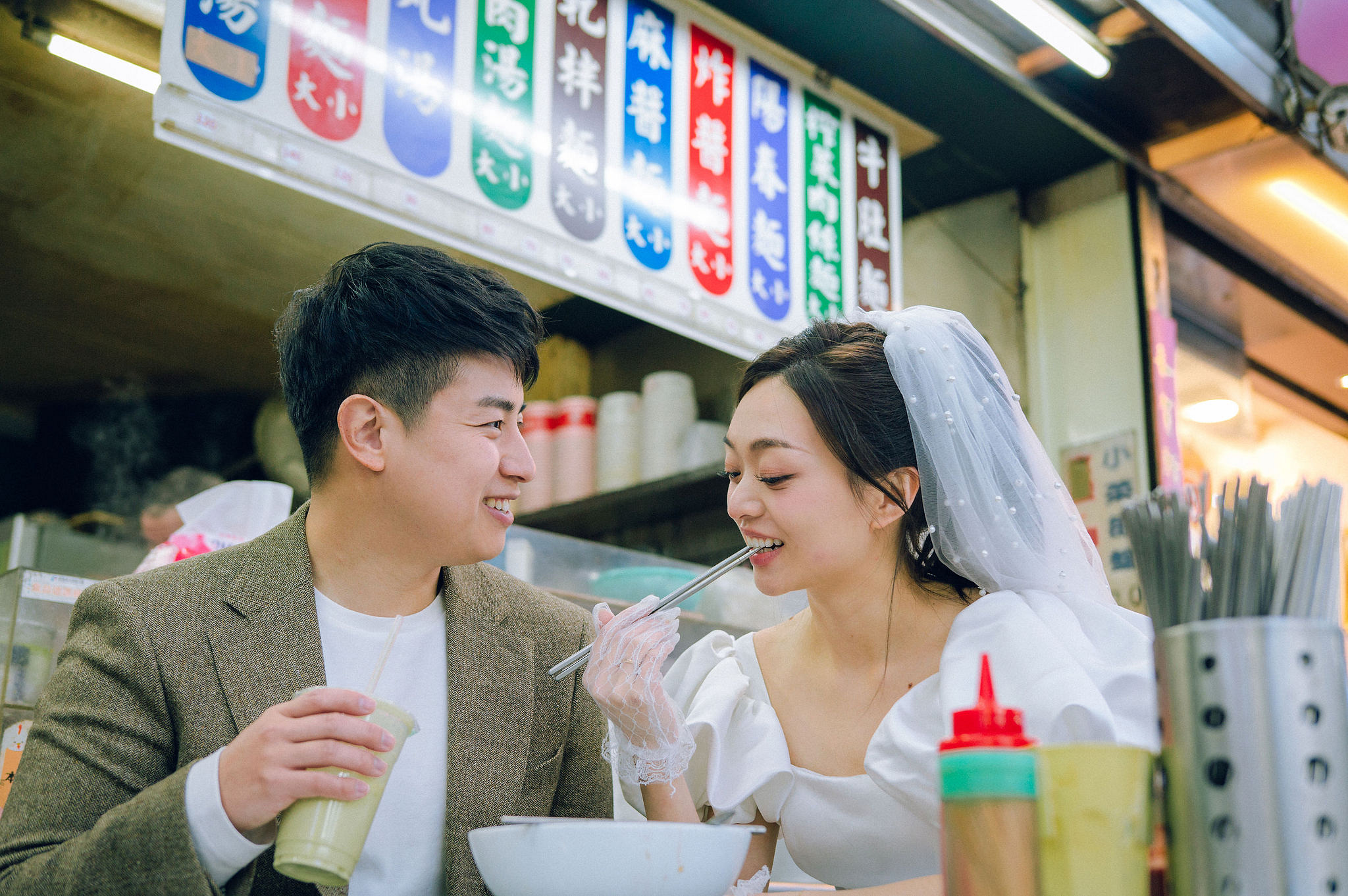 Taiwan Pre-Wedding Photoshoot | Dadaocheng, Nanjing Road & Huaxi Street at Huaxi Street pre-wedding photo