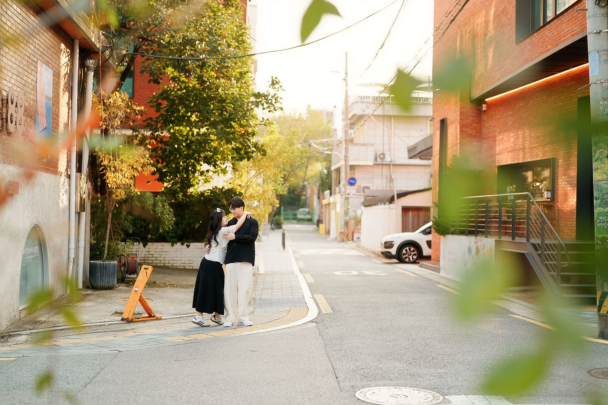 Seoul Pre-Wedding Photoshoot | Muhly Park, Seoul Forest & Cafe Street` at Cafe Street pre-wedding photo