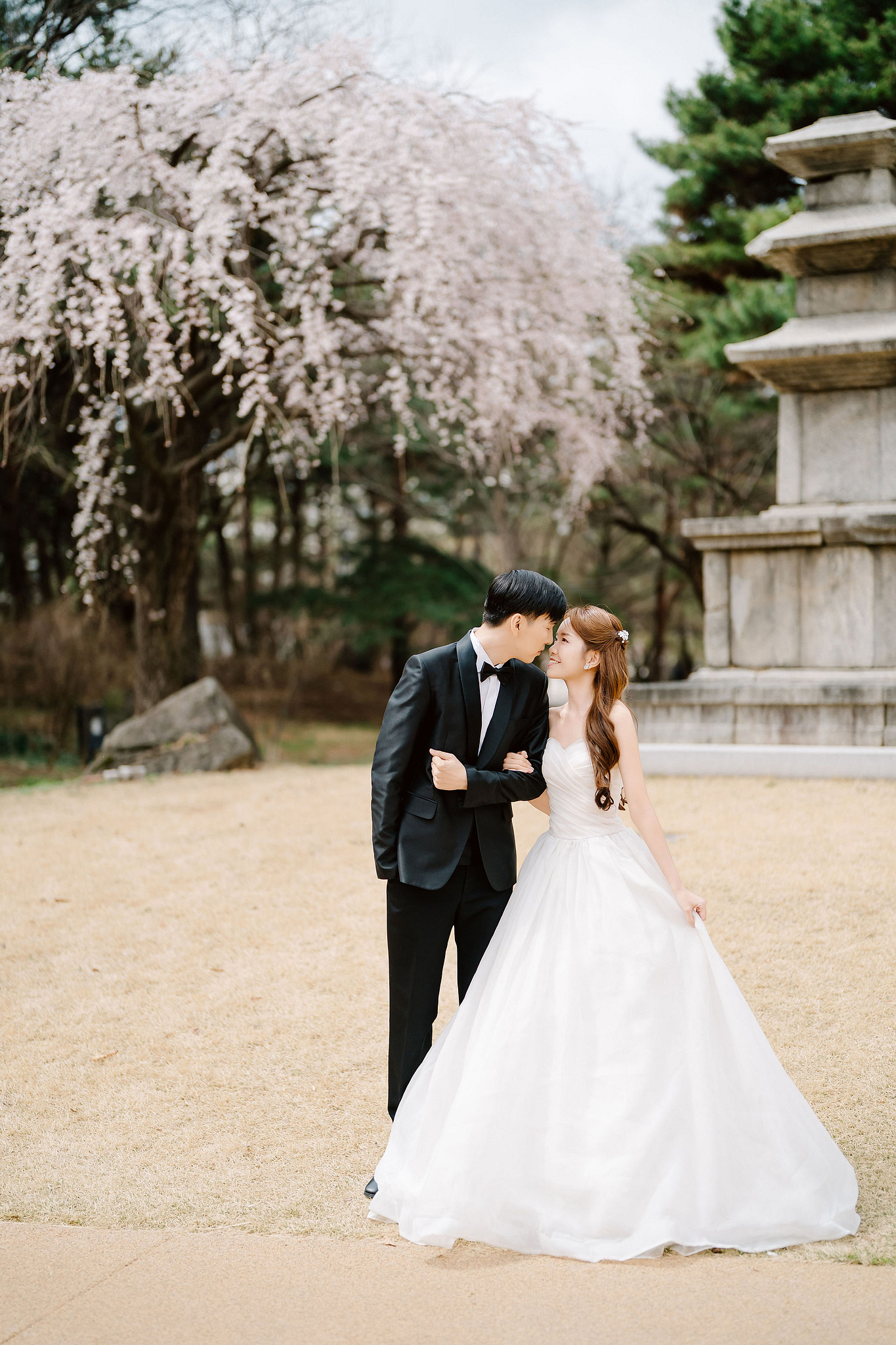 Seoul Pre-Wedding Photoshoot | Yongsan Park, Yonsei University & Kyung Hee University at Yongsan Park pre-wedding photo