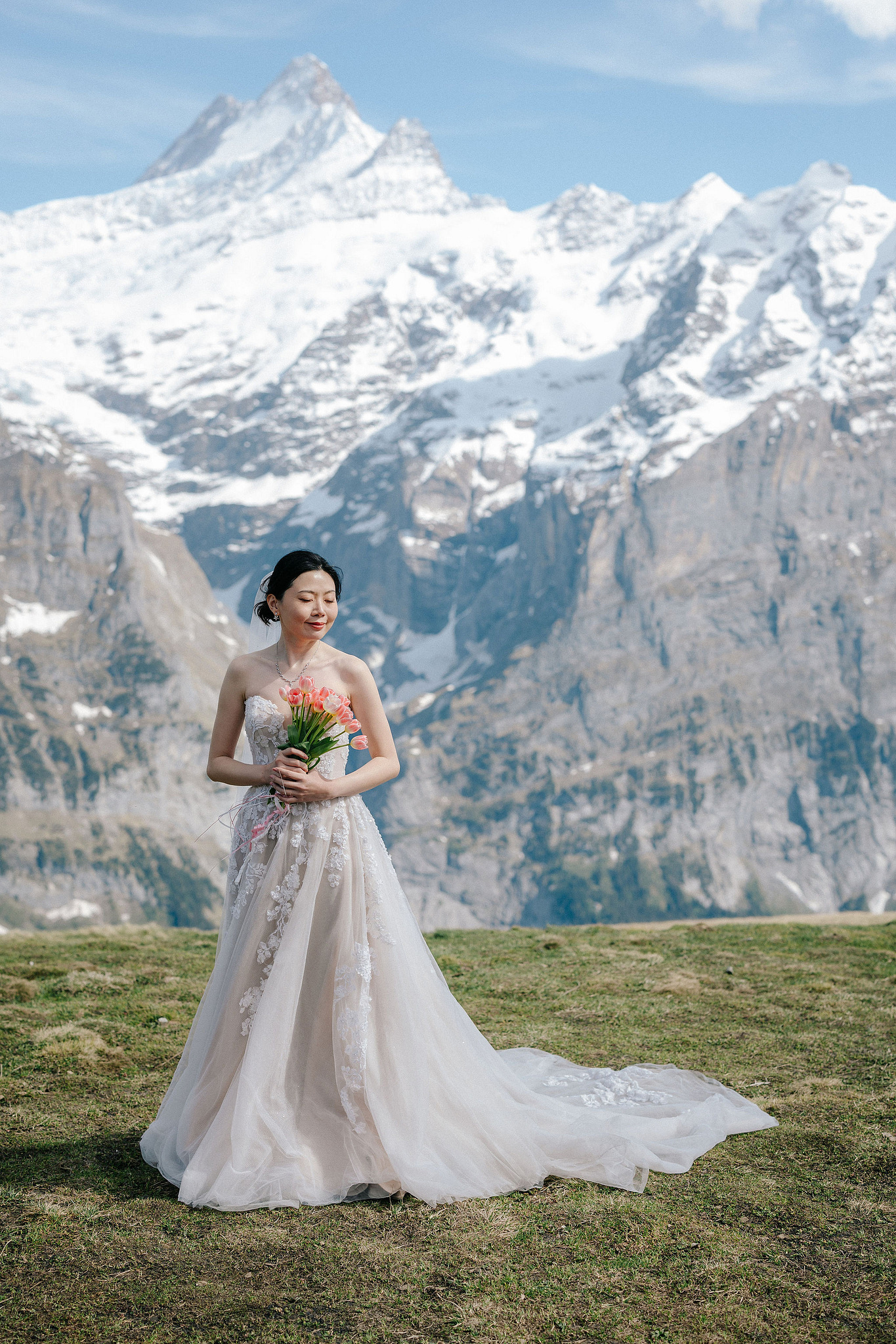 Switzerland Pre-Wedding Photoshoot | Grindelwald First & Grindelwald Village & Lake Brienz at Grindelwald First pre-wedding photo