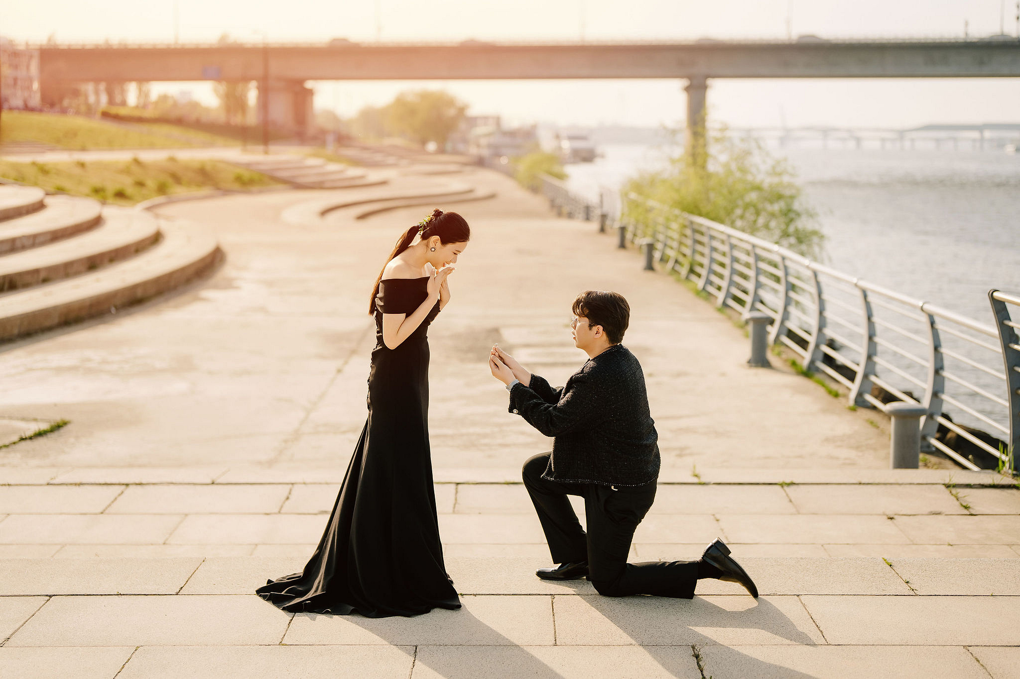 Seoul Pre-Wedding Photoshoot | Namsan, City Streets & Hangang Park at Hangang Park pre-wedding photo