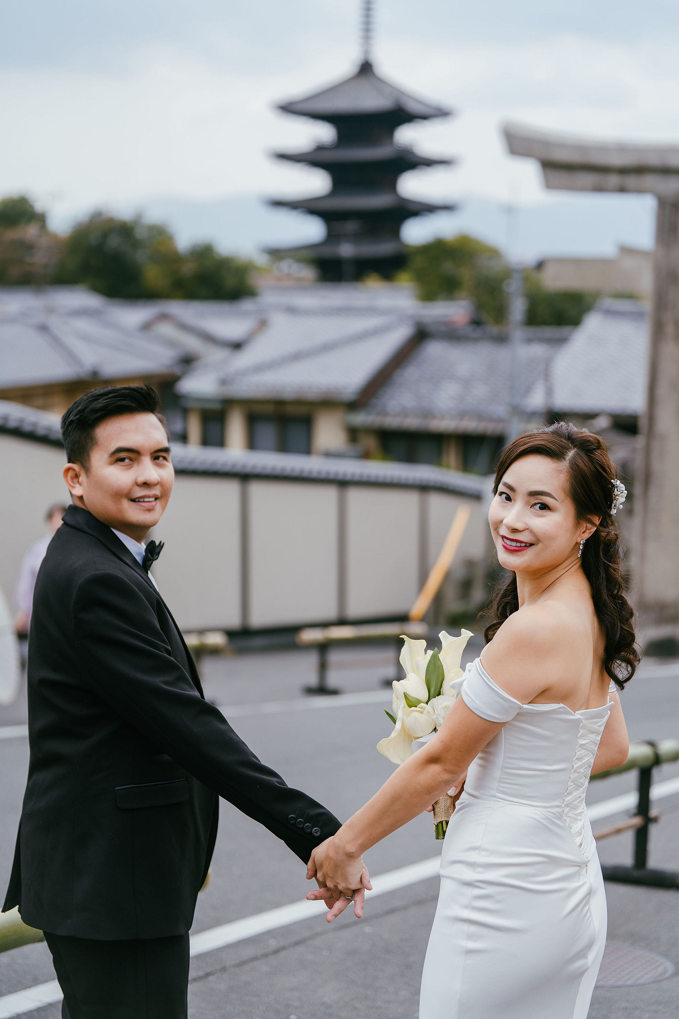 Kyoto Pre-Wedding Photoshoot | Gion Canal, Ninenzaka & Mount Wakakusa at Ninenzaka & Yasaka Pagoda pre-wedding photo