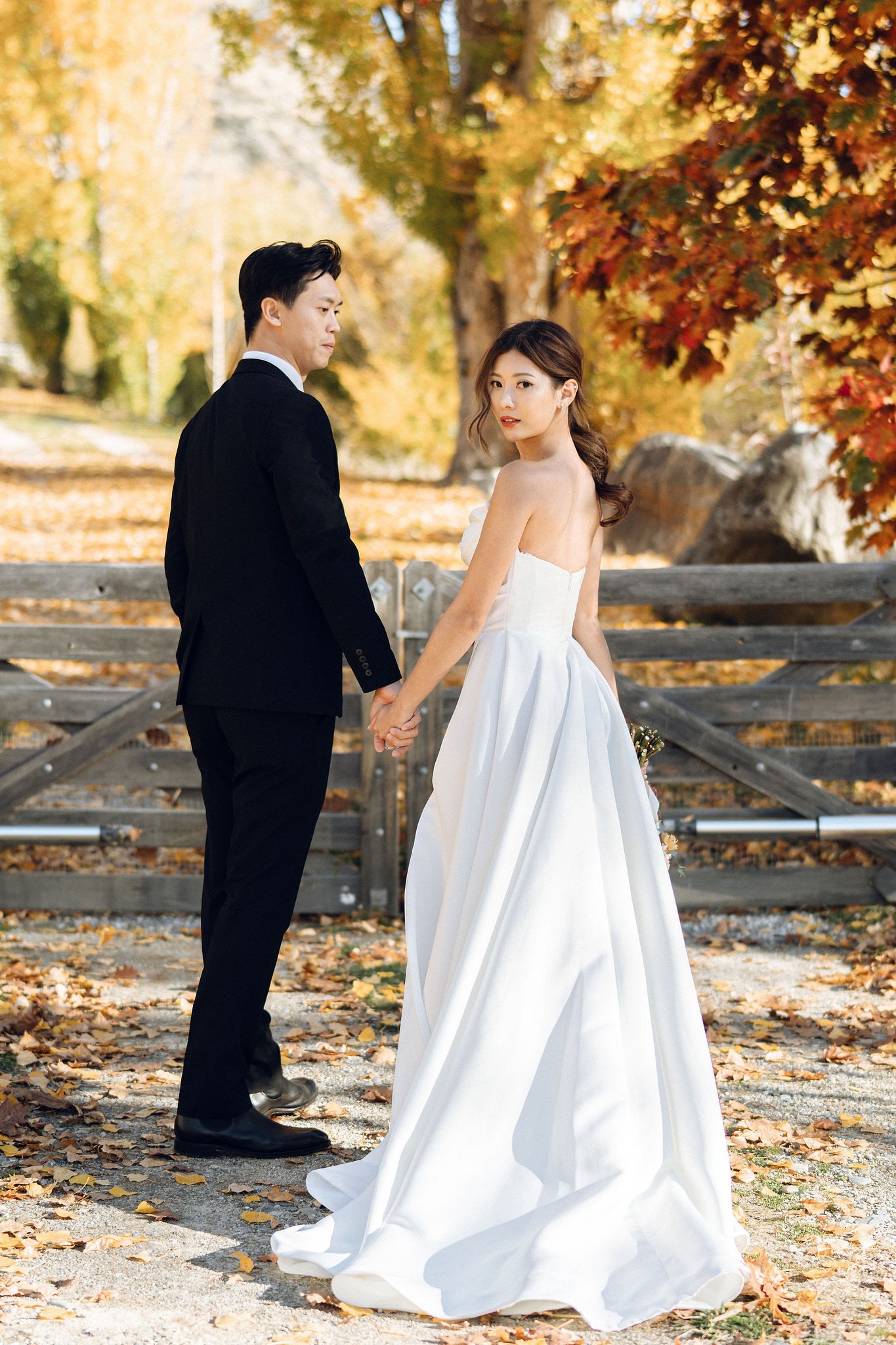 New Zealand Autumn Pre-Wedding Photoshoot Twin Peak Skippers Canyon Alpaca Farm Hilltop Cardrona Night Shoot Kombi Van at Cardrona pre-wedding photo