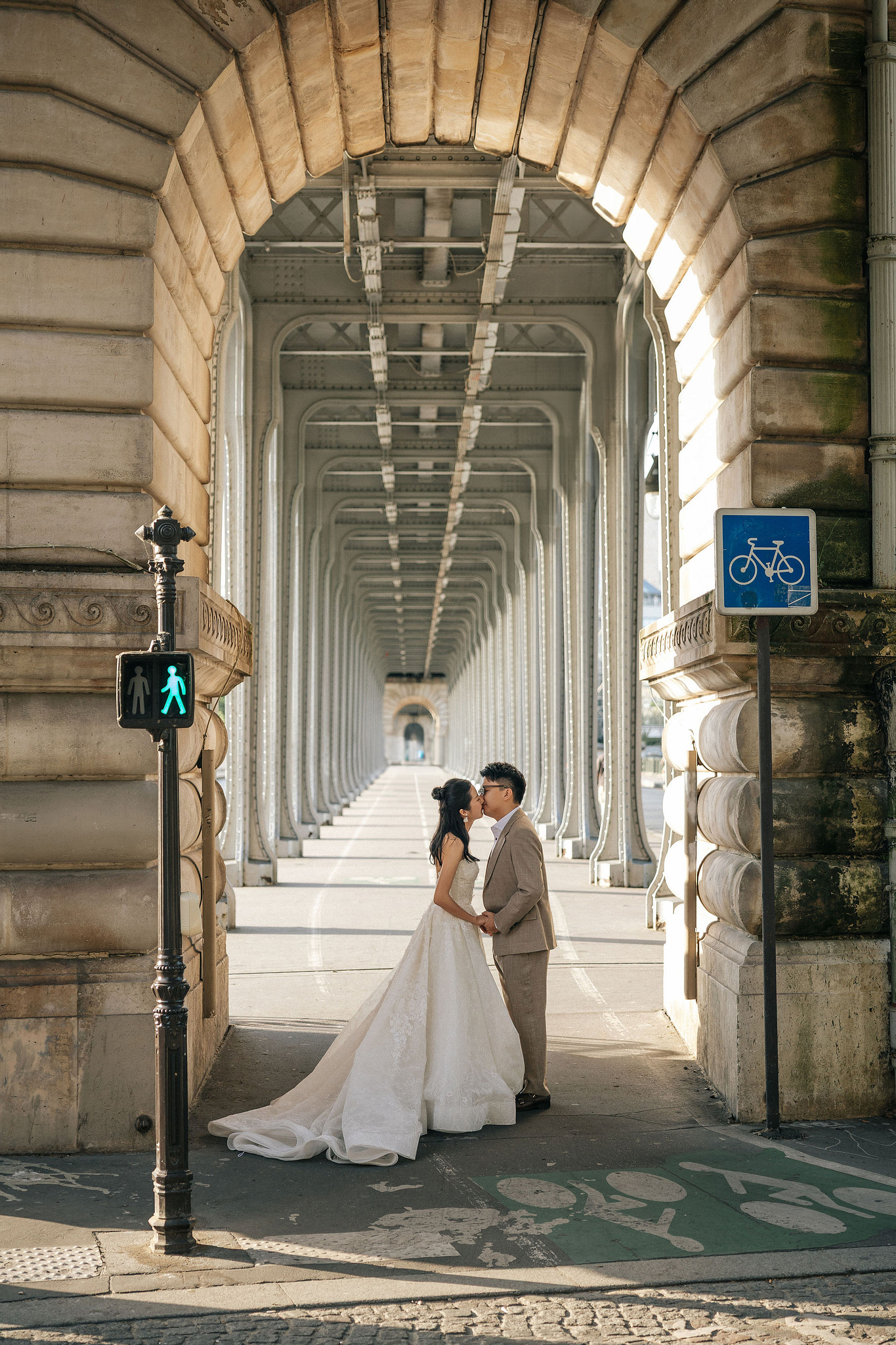 Paris Pre-Wedding Photoshoot | Place du Trocadéro, Bir-Hakeim Bridge & Parisian Streets at Bir-Hakeim Bridge pre-wedding photo