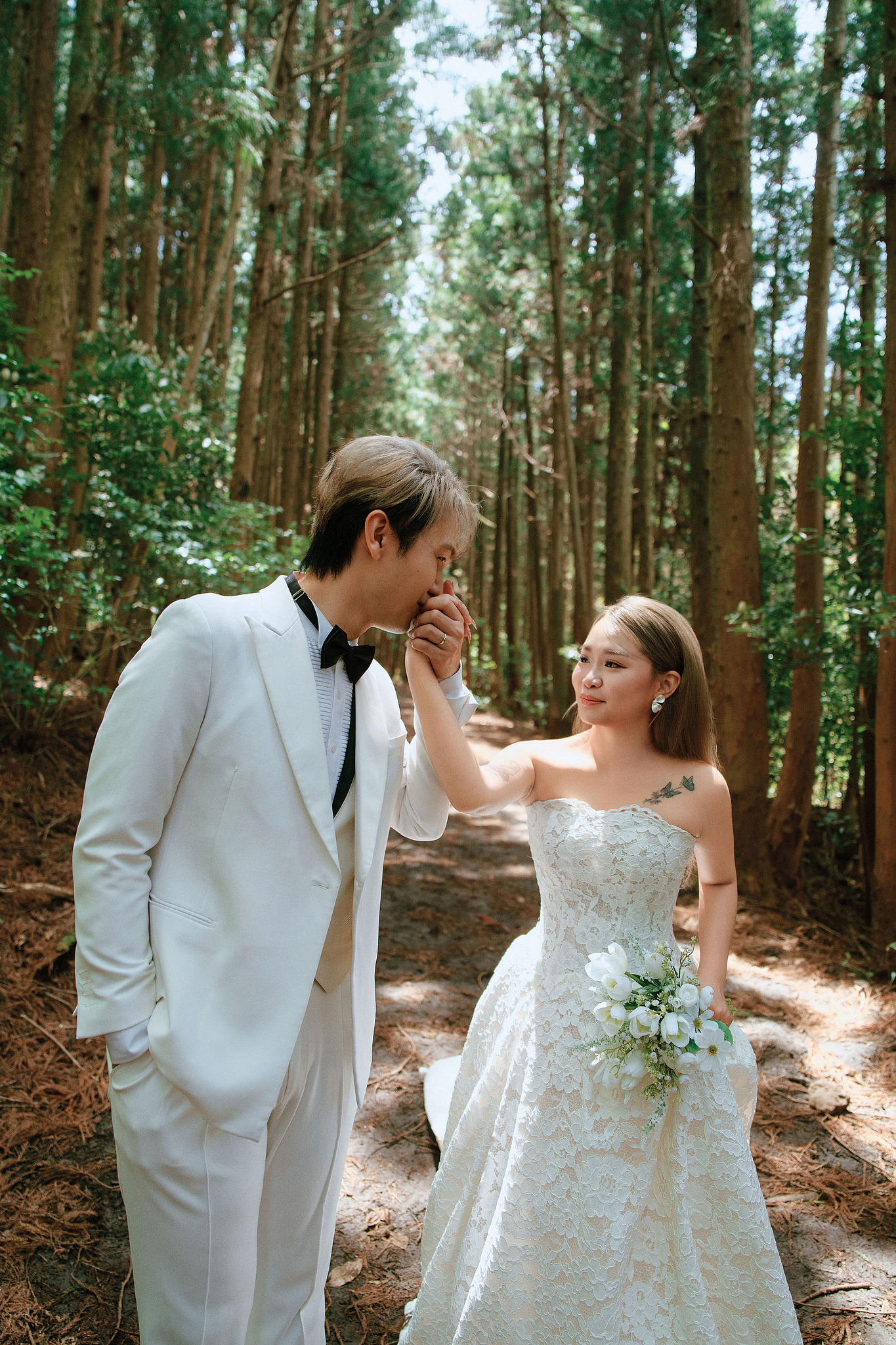 Jeju Pre-Wedding Photoshoot | Sangye-dong Forest, Yerae Ecological Park & Hyeopjae Beach at Sangye-dong Forest pre-wedding photo