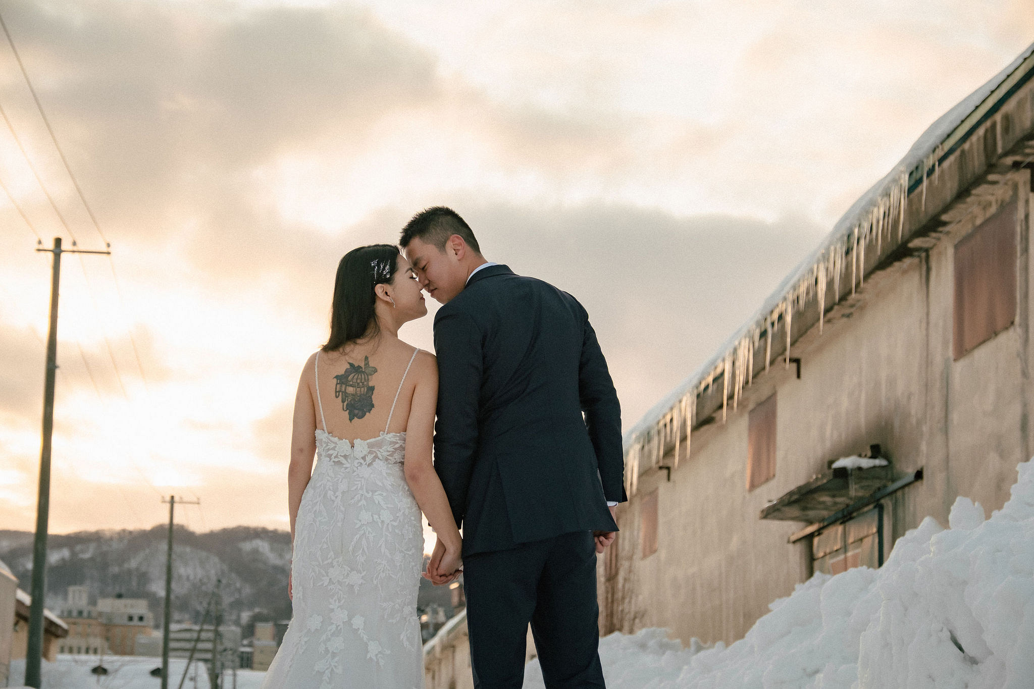 Hokkaido Pre-Wedding Photoshoot with Iyahiko Shrine, Nakajima Park, Moerenuma Park & Otaru Canal at Otaru Port pre-wedding photo