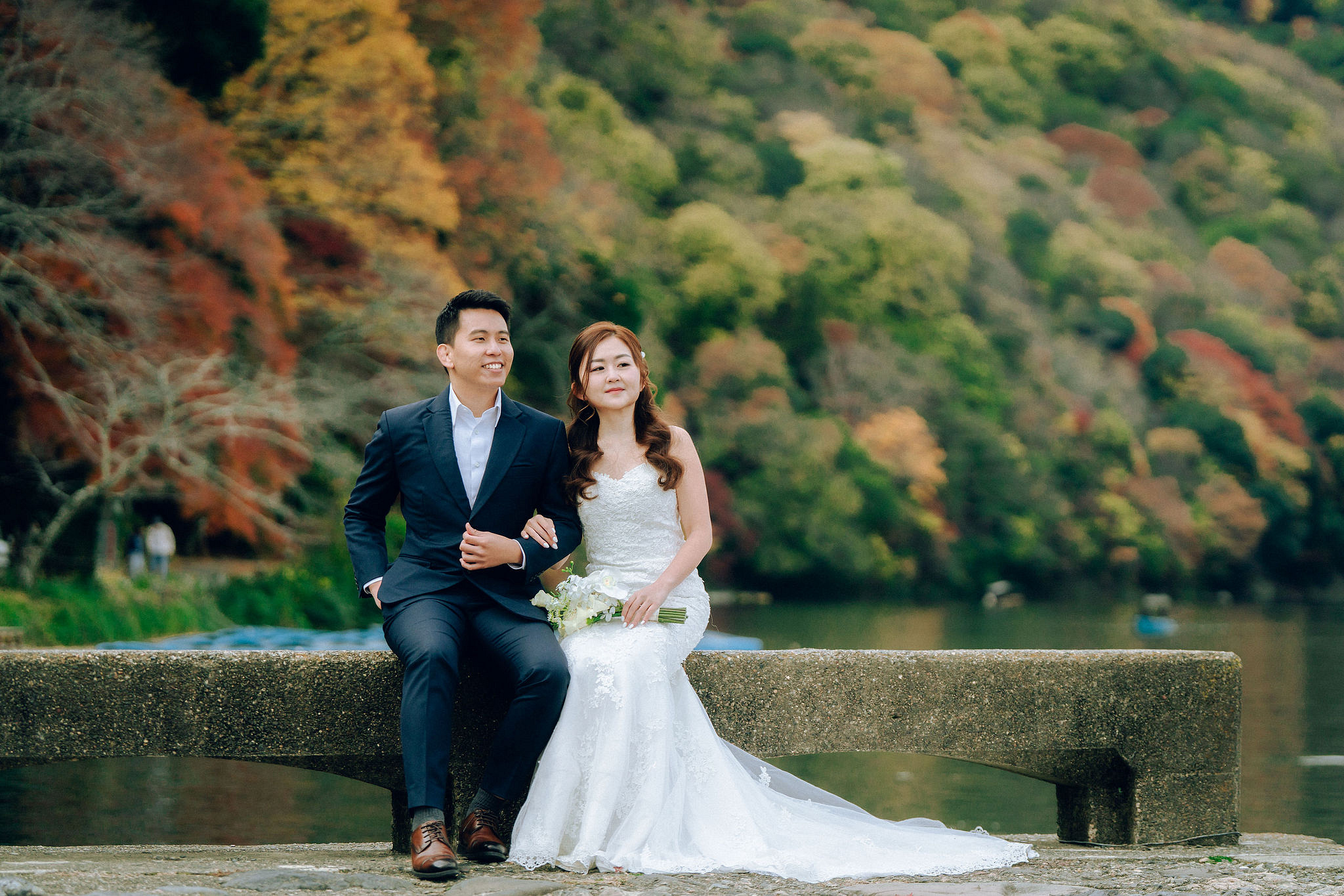 Kyoto Pre-Wedding Photoshoot | Arashiyama River, Arashiyama Temple & Mt. Wakakusa at Arashiyama River pre-wedding photo