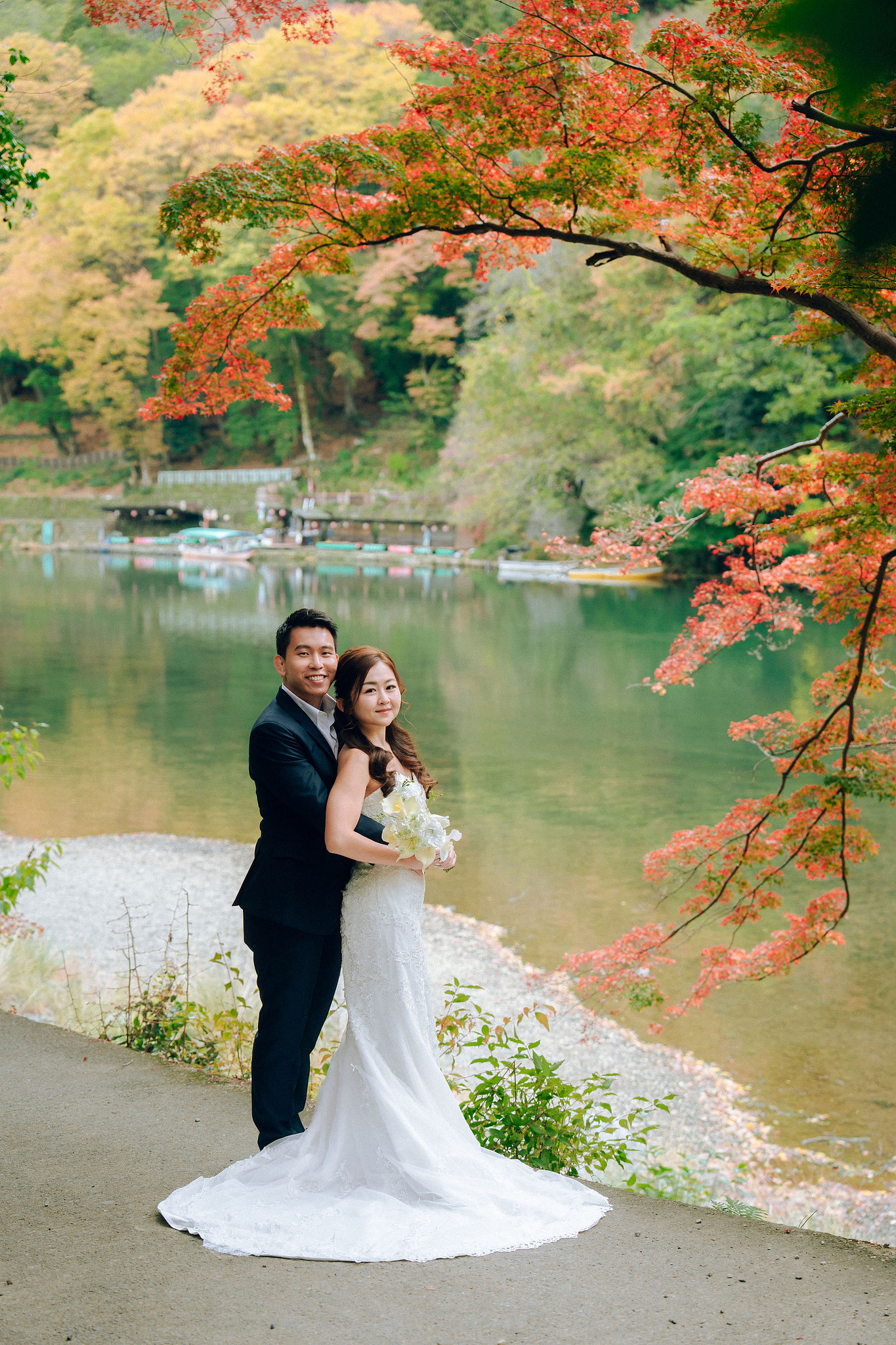 Kyoto Pre-Wedding Photoshoot | Arashiyama River, Arashiyama Temple & Mt. Wakakusa at Arashiyama River pre-wedding photo