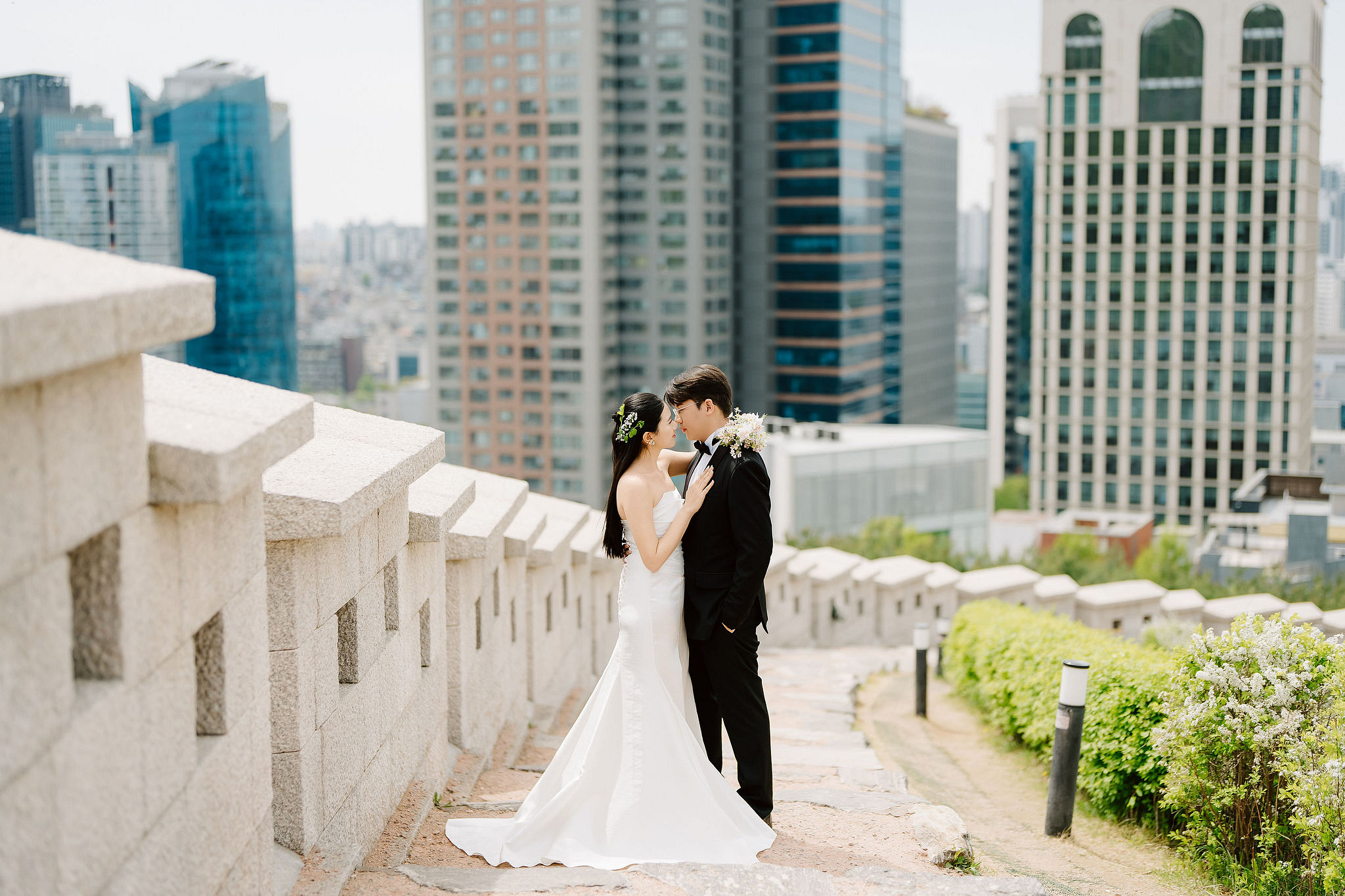 Seoul Pre-Wedding Photoshoot | Namsan, City Streets & Hangang Park at Namsan pre-wedding photo