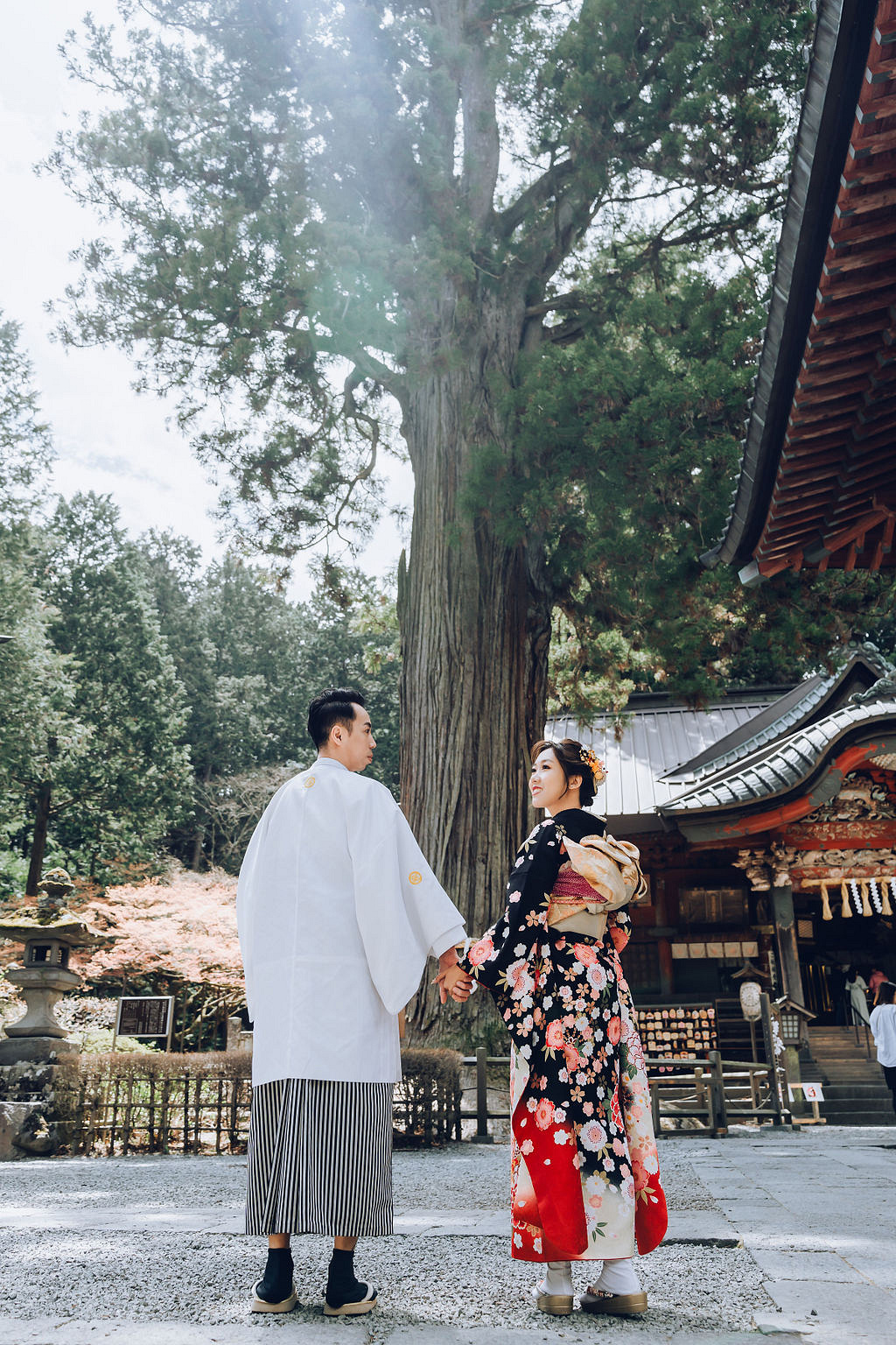 Tokyo & Mt Fuji Pre-Wedding Photoshoot | Mt Fuji Shrine, Chureito Pagoda & Lake Kawaguchiko at Mt Fuji Shrine pre-wedding photo