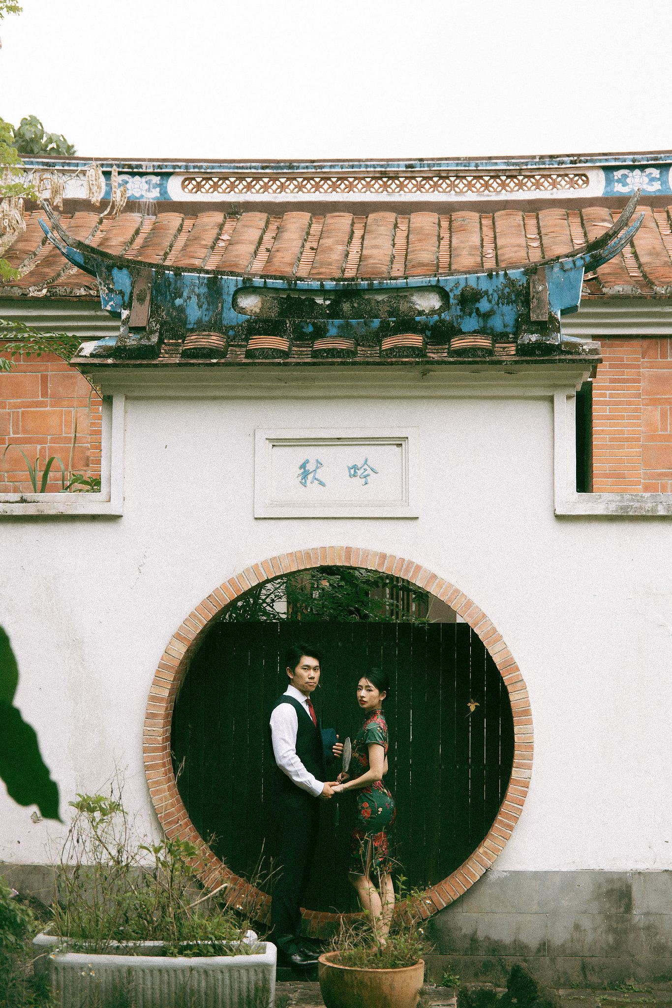 Taiwan Pre-Wedding Photoshoot Traditional Garden Qi Pao Experience Yangmingshan Vintage Night Market Shoot at Historic Garden pre-wedding photo