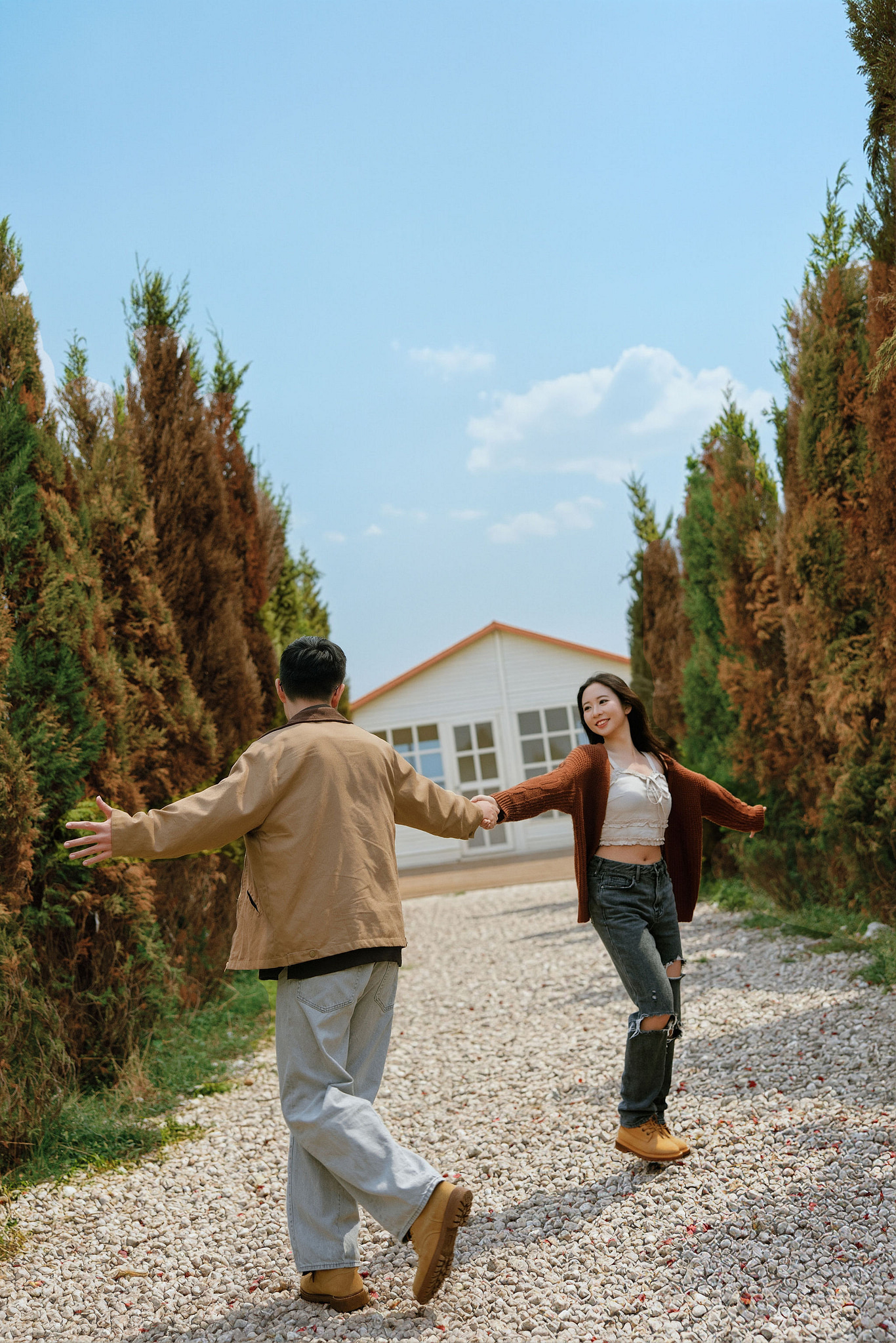 Lijiang, Yunnan Pre-Wedding Photoshoot | Spruce Meadow, Blue Moon Valley, Yulong Snow Mountain & Shuhe Ancient Town at Yulong Snow Mountain pre-wedding photo
