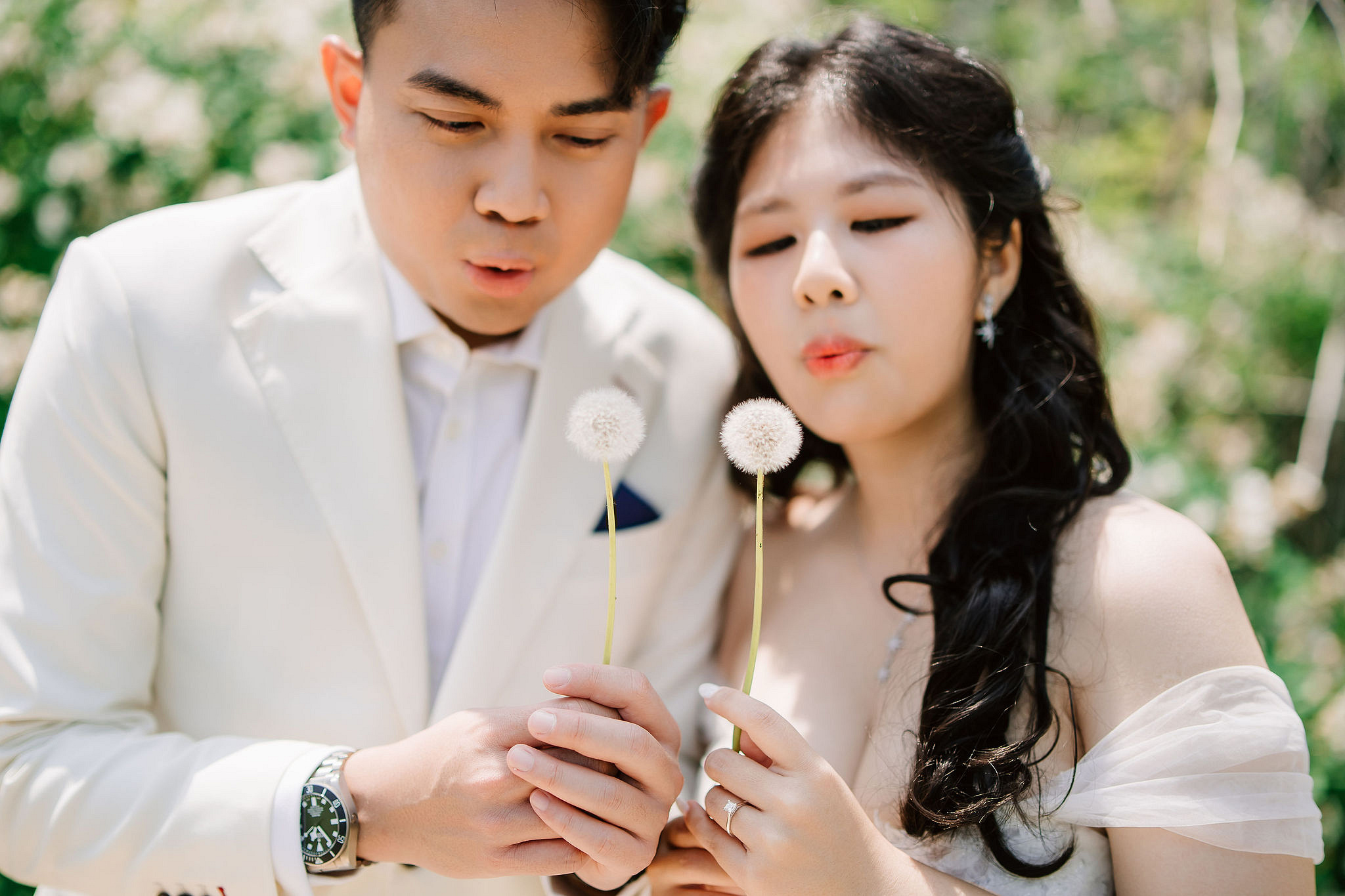 Seoul Pre-Wedding Photoshoot | Haneul Park, Yonsei University & Yeonnam-dong at Haneul Park pre-wedding photo