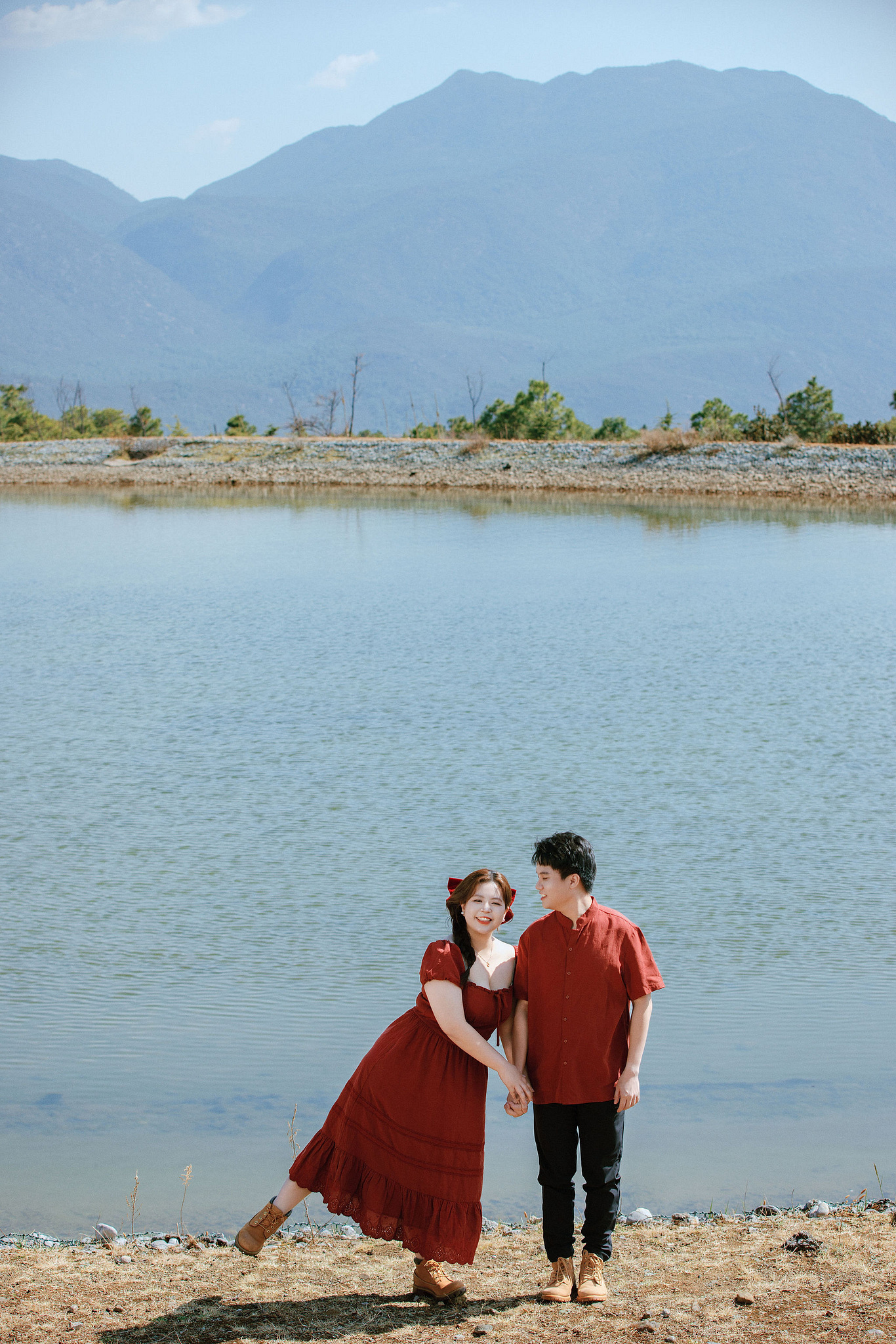 Lijiang Pre-Wedding Photoshoot | Spruce Meadow, Blue Moon Valley & Alpine Lake at Natural Lake pre-wedding photo