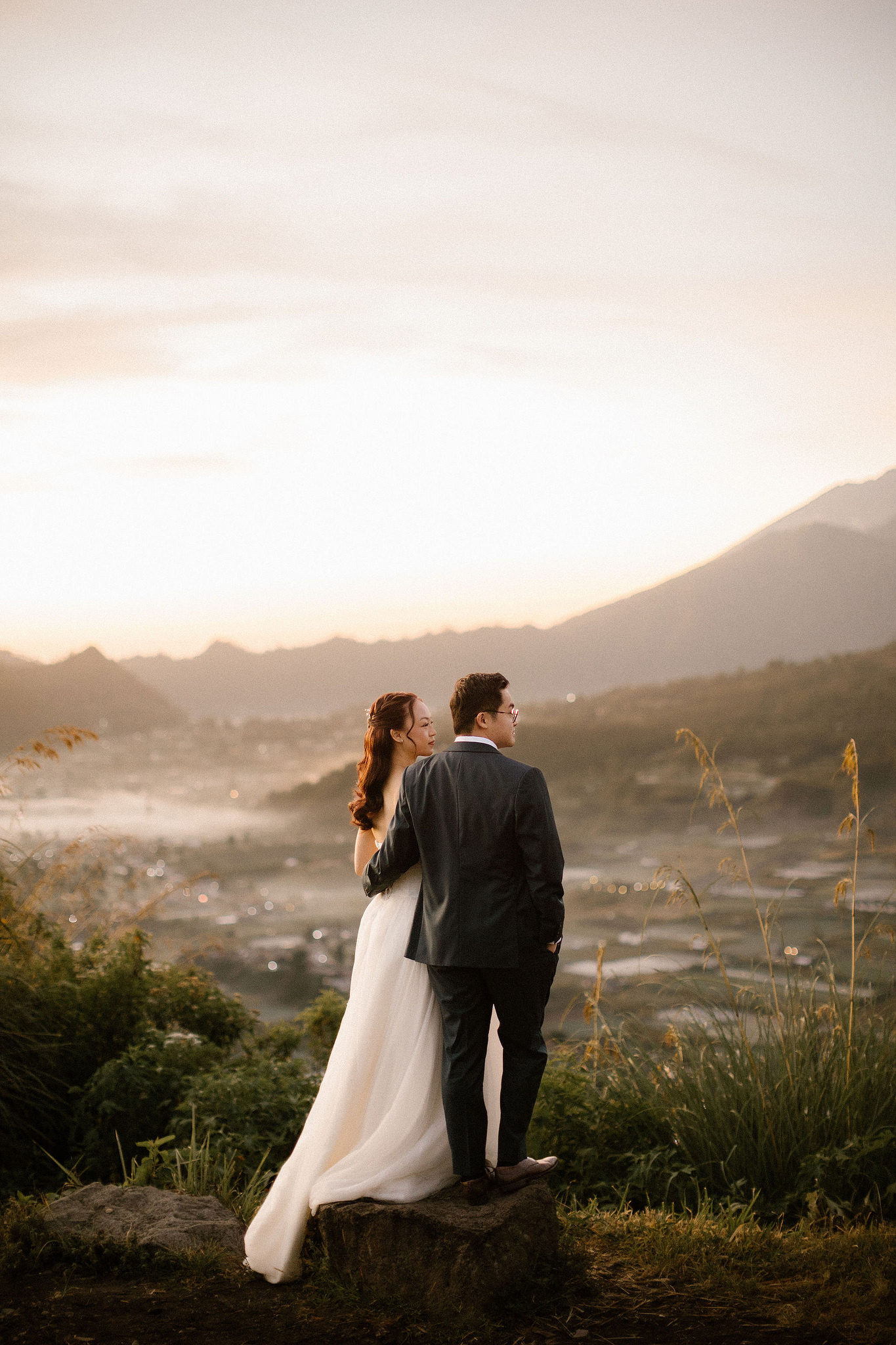 Bali Pre-Wedding Photoshoot | Pinggan Village, Lava Fields, Twin Cliff Valley & Beach at Pinggan Village   pre-wedding photo